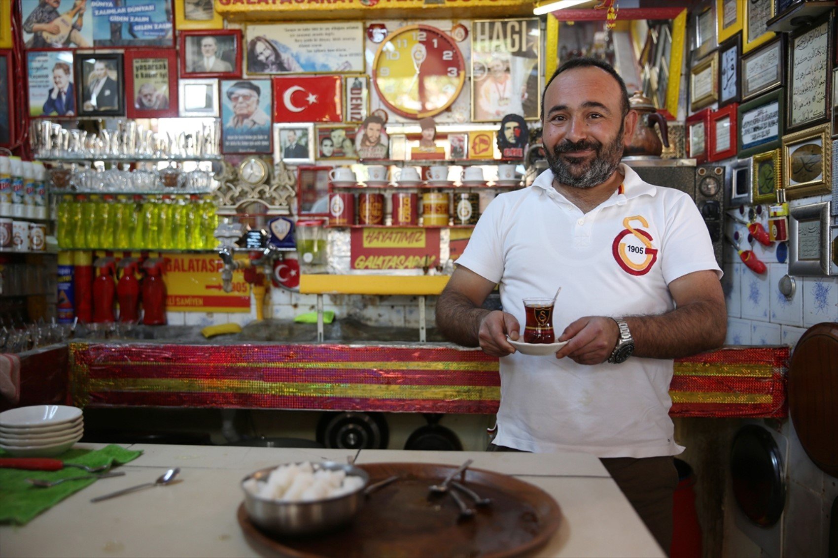 Cimbom kazandığında çaylar bedava: Bu kahvehanede Galatasaray'ı eleştirmek ve Fenerbahçe forması ‘yasak’