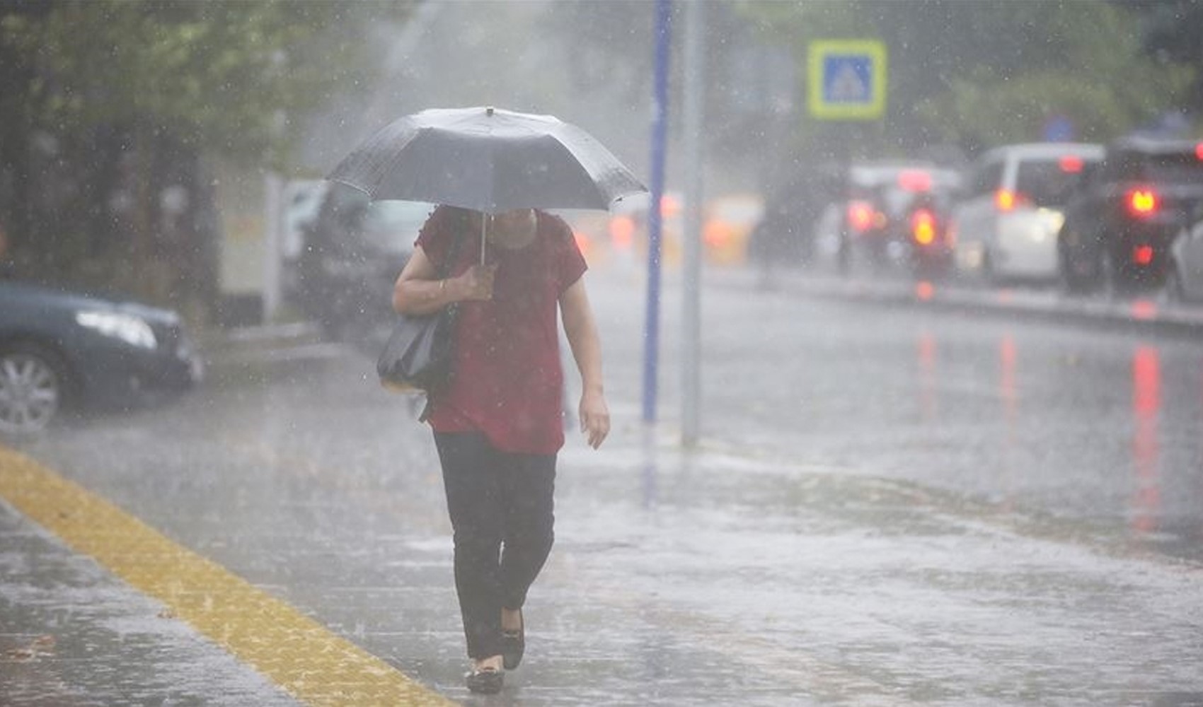 Meteoroloji'den 3 kente turuncu, 14 kente sarı kodlu uyarı: Hava sıcaklığı 14 derece düşecek, kuvvetli yağış geliyor! İşte il il 1 Ekim 2024 Salı hava durumu...