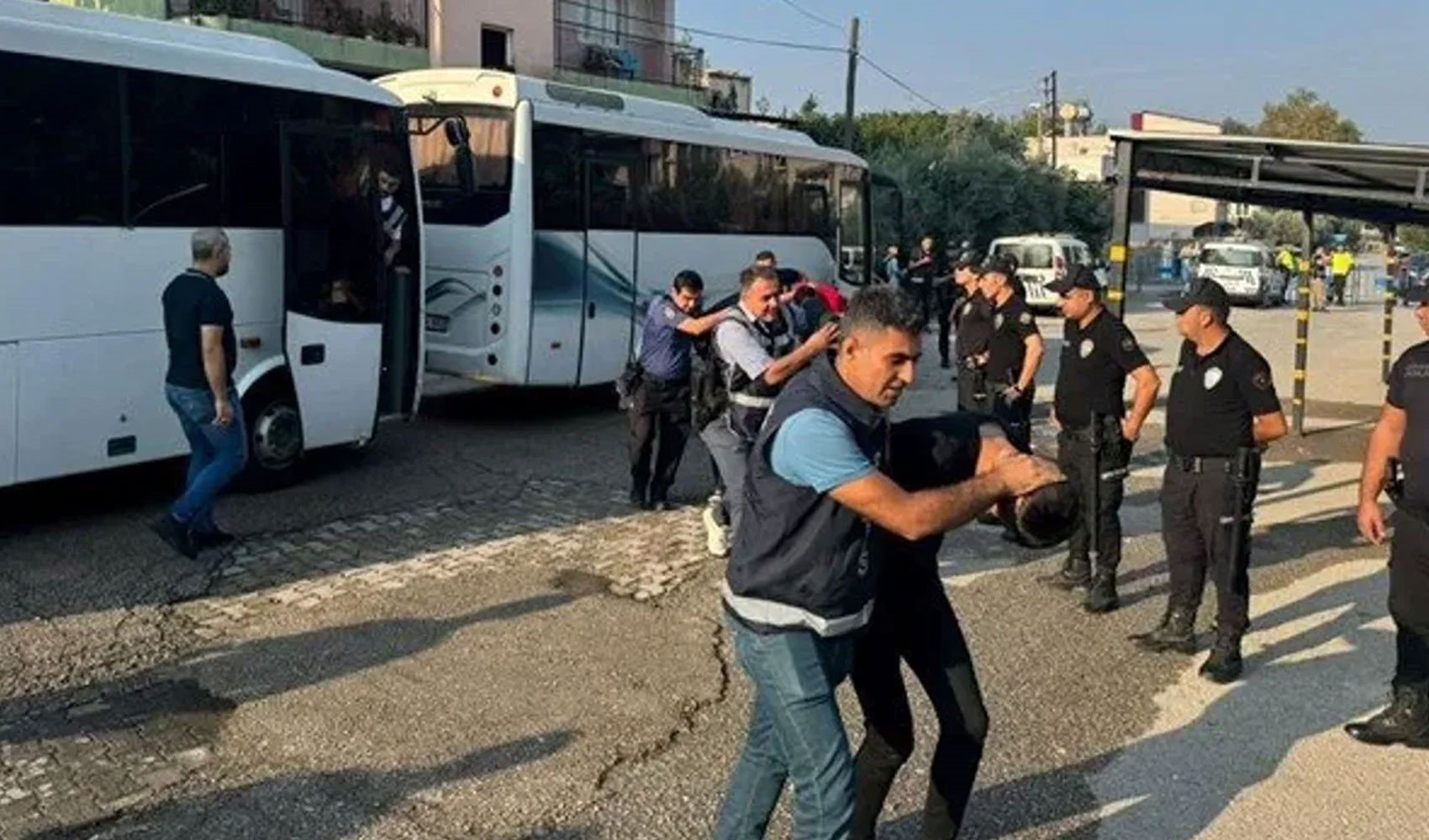 Utanç kuyruğu! 14 yaşındaki kıza cinsel istismar skandalında 10 tutuklama