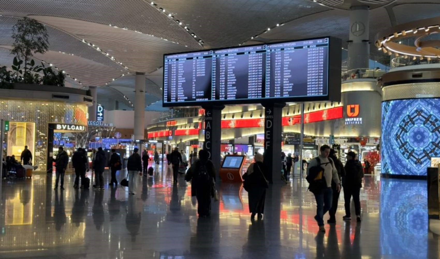 İstanbul Havalimanında hareketlilik: Lübnan'da halk ülkesini terk ediyor