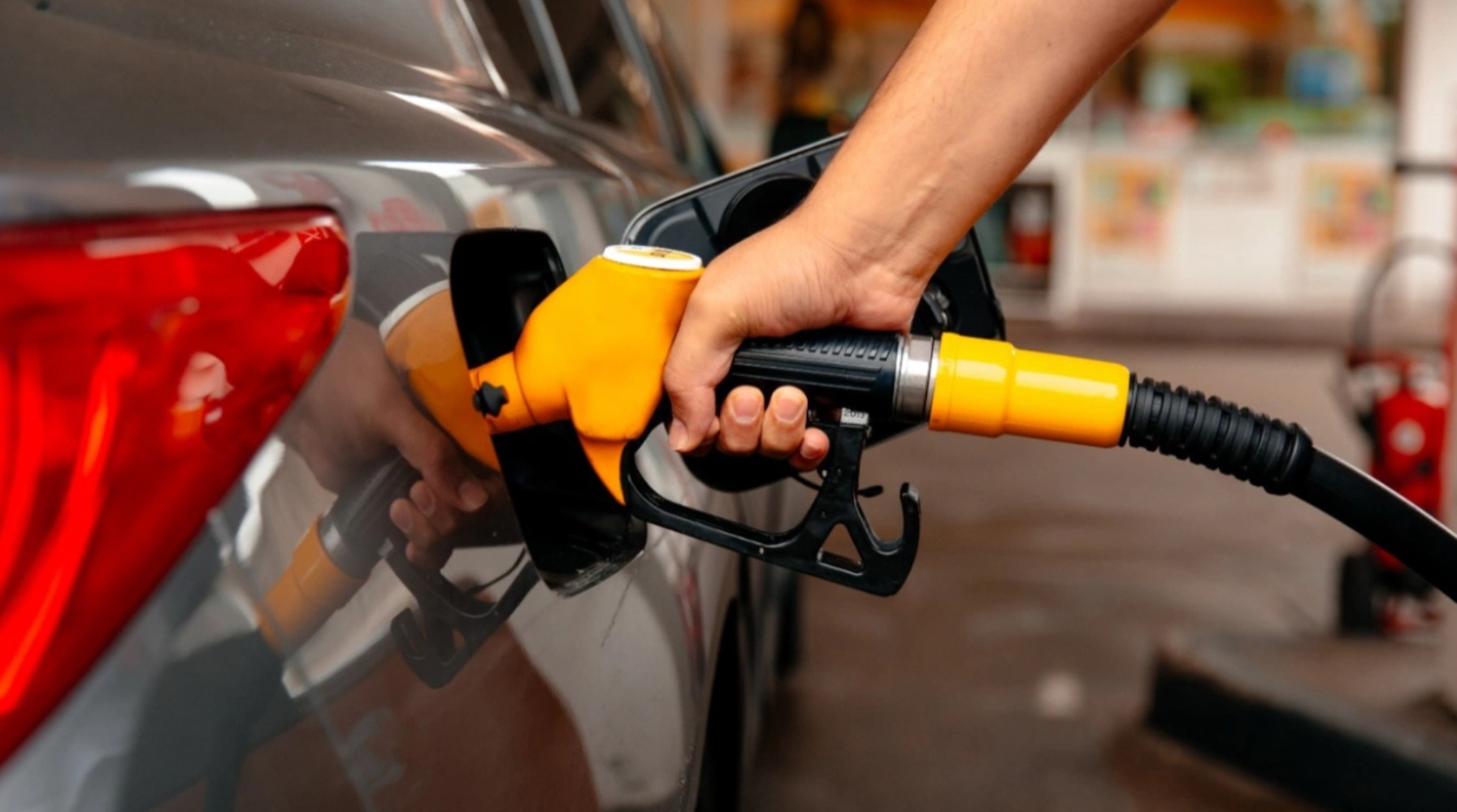 Continua l'aumento dei prezzi del carburante: 77 centesimi in più per il diesel!