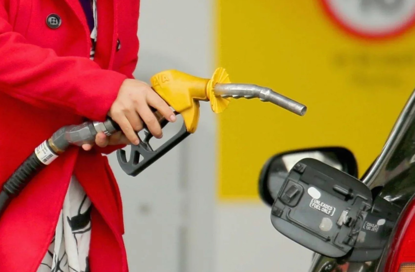 Continua l'aumento dei prezzi del carburante: 77 centesimi in più per il diesel!