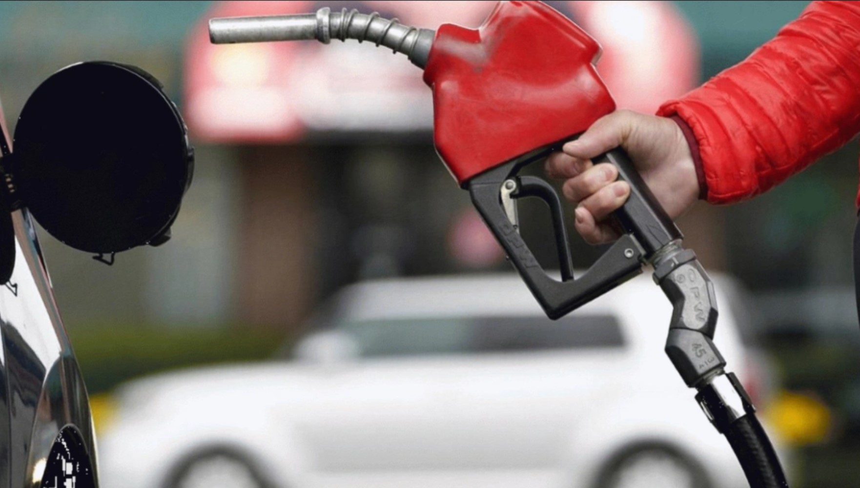 Continua l'aumento dei prezzi del carburante: 77 centesimi in più per il diesel!