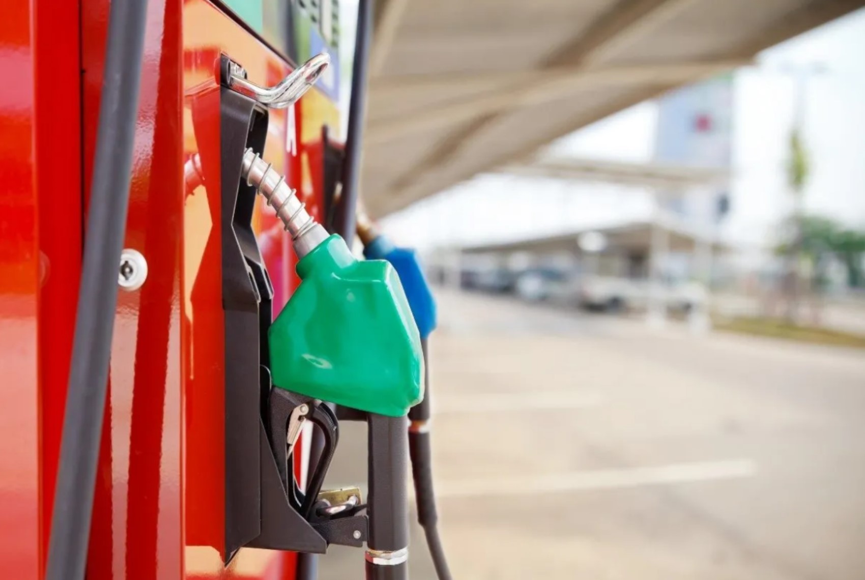 Continua l'aumento dei prezzi del carburante: 77 centesimi in più per il diesel!