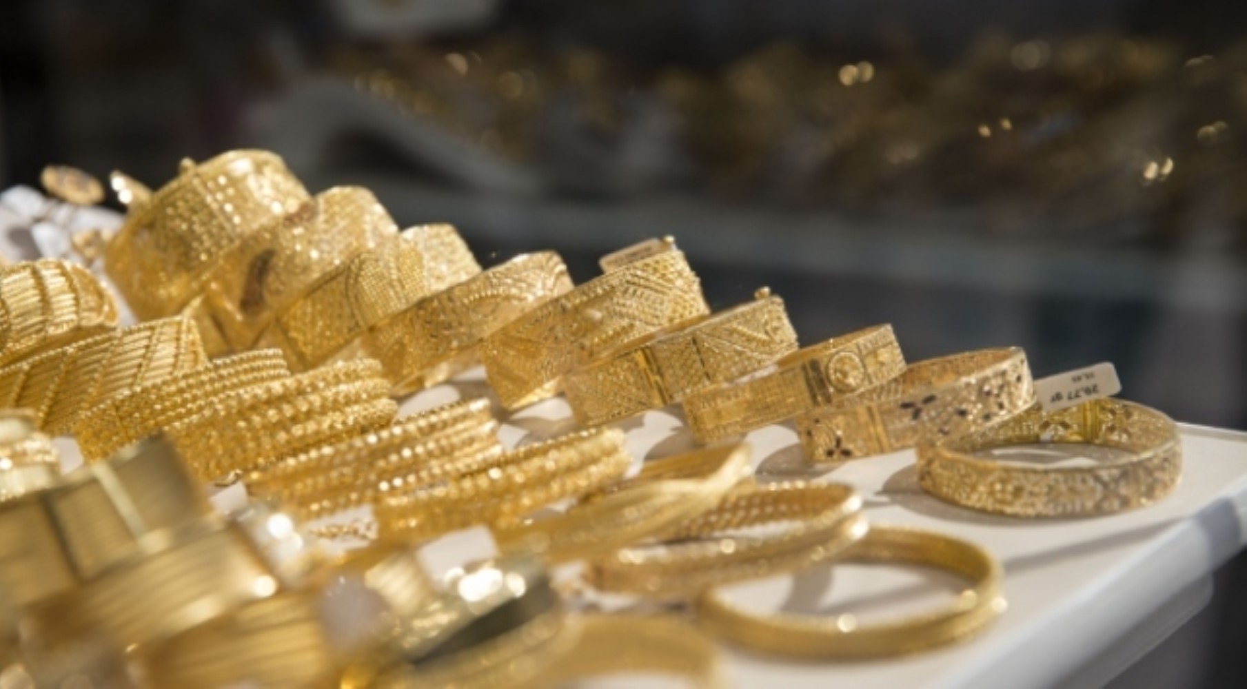 Il prezzo dell'oro al grammo apre la giornata in rialzo