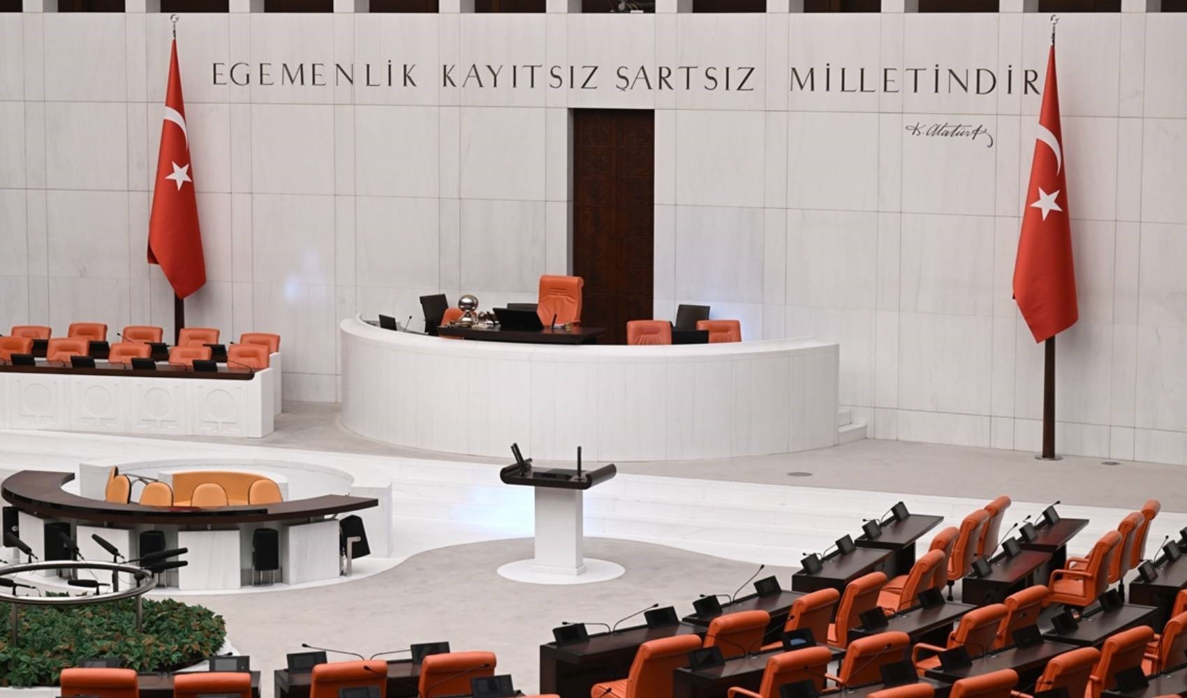 Passo comune di tutti i partiti politici contro la violenza sulle donne: presentata una mozione per una commissione