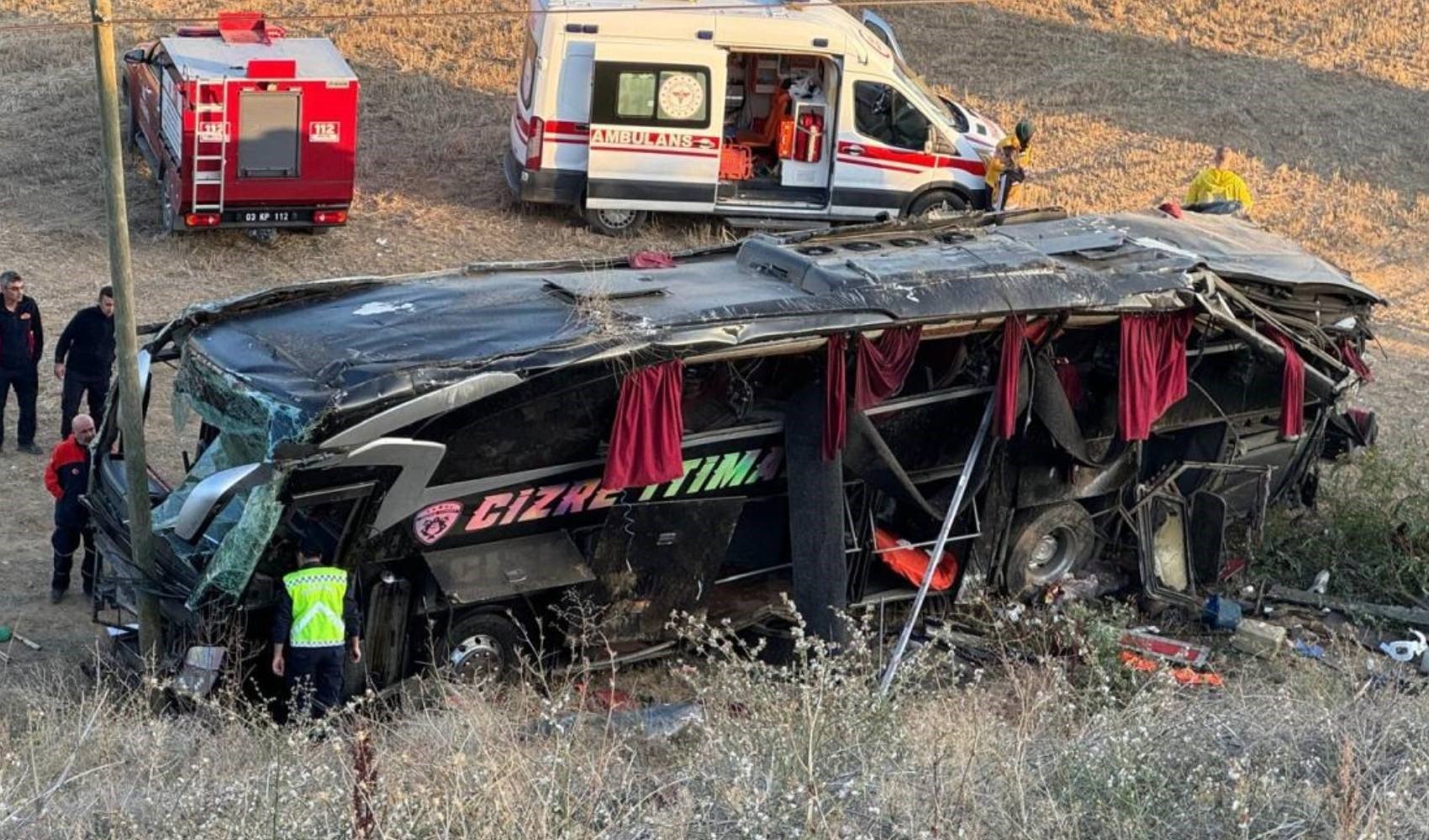 Afyonkarahisar'da otobüs devrildi: 21 yaralı