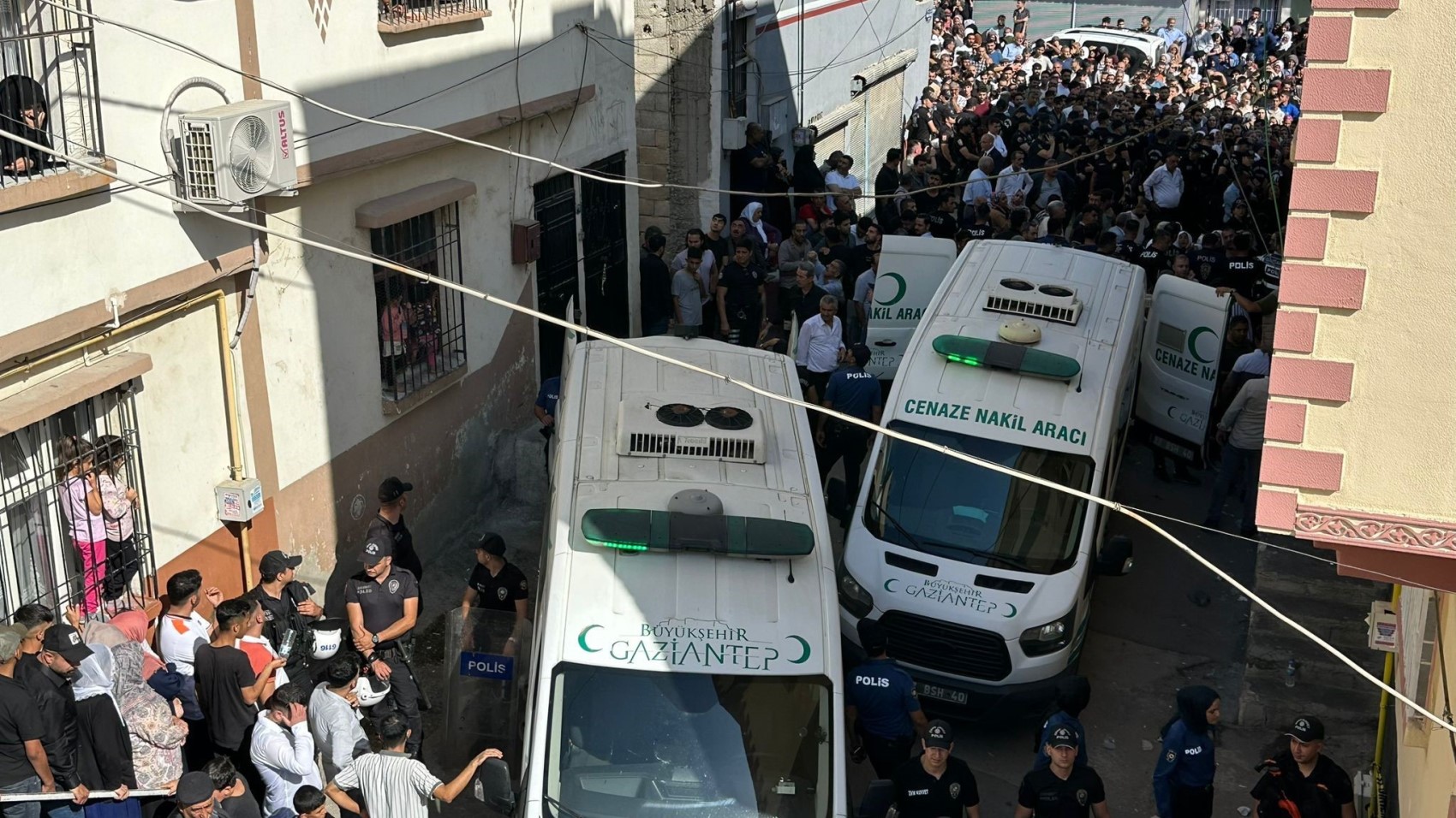 Parla il cugino del padre che ha sterminato la famiglia: 'Era una persona in pace con la vita'