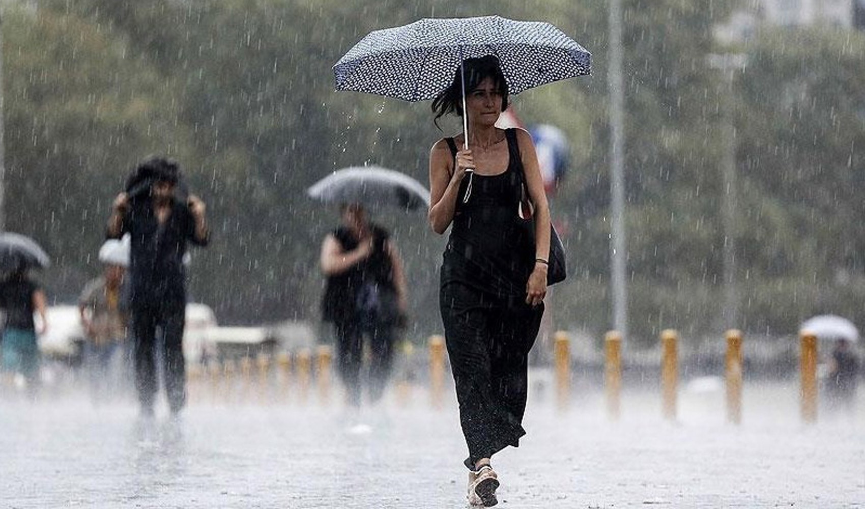 Meteoroloji uyardı: Hafta sonu şemsiyeleri hazırlayın!