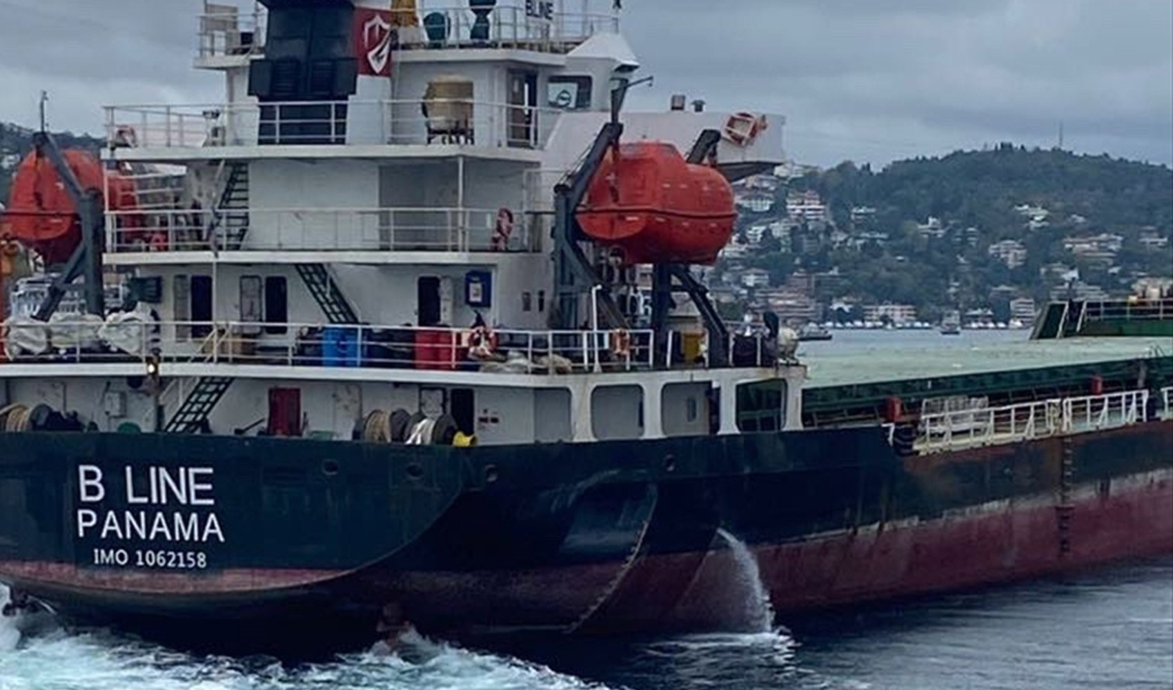 İstanbul Boğazı'ndaki gemi trafiğine açıldı