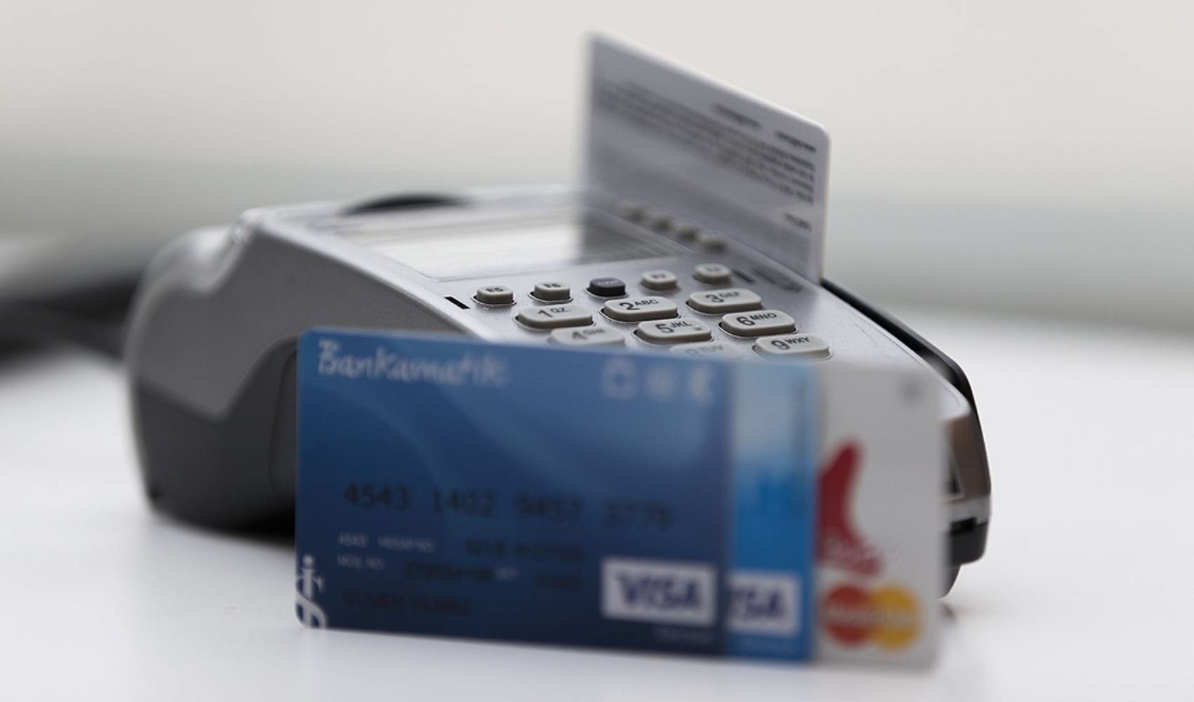 I debiti delle carte di credito aumentano, i cittadini in difficoltà