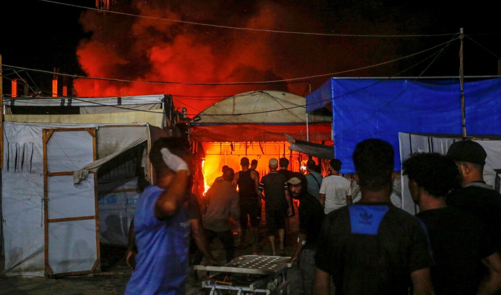 İsrail, Filistinlilerin çadırlarını bombaladı