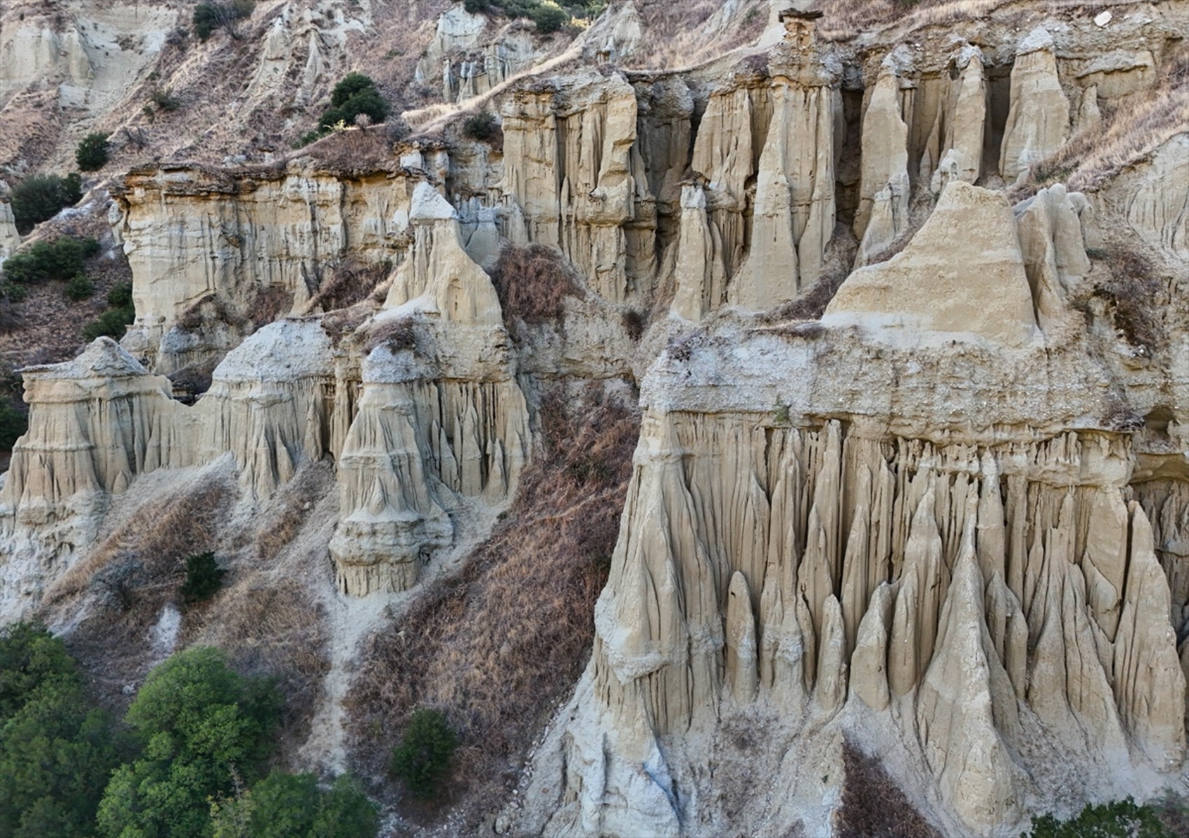 I camini delle fate a Kula: il miracolo della natura 