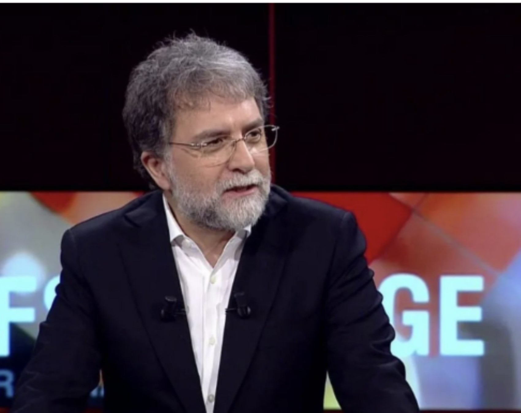 Ahmet Hakan'dan Numan Kurtulmuş'a açık destek: Ne oluyor yahu? Kutsal metin mi bu? İlahi vahiy mi?