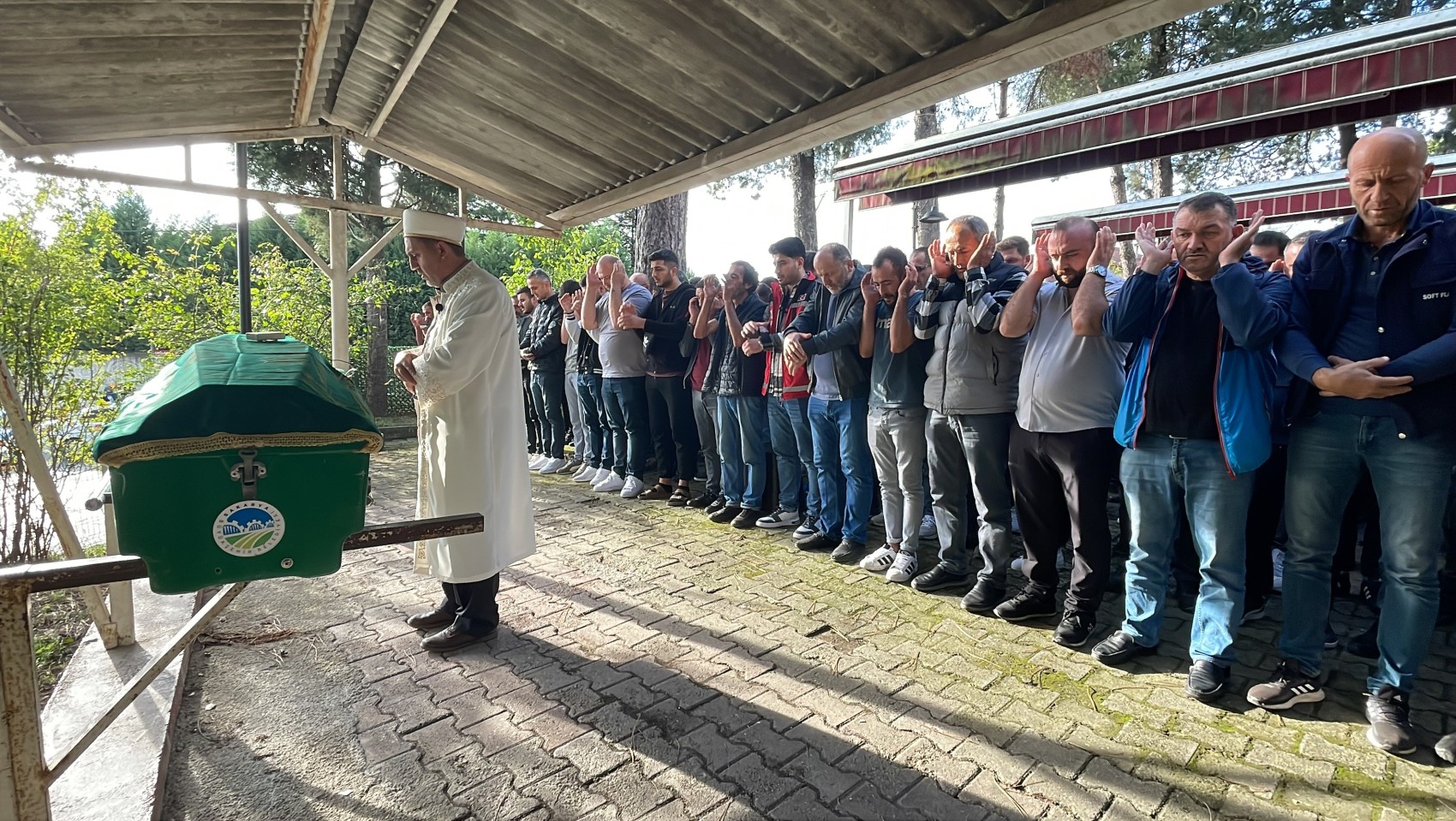 Padre di due figli, che aveva perso la battaglia per la vita dopo l'esplosione, è stato sepolto