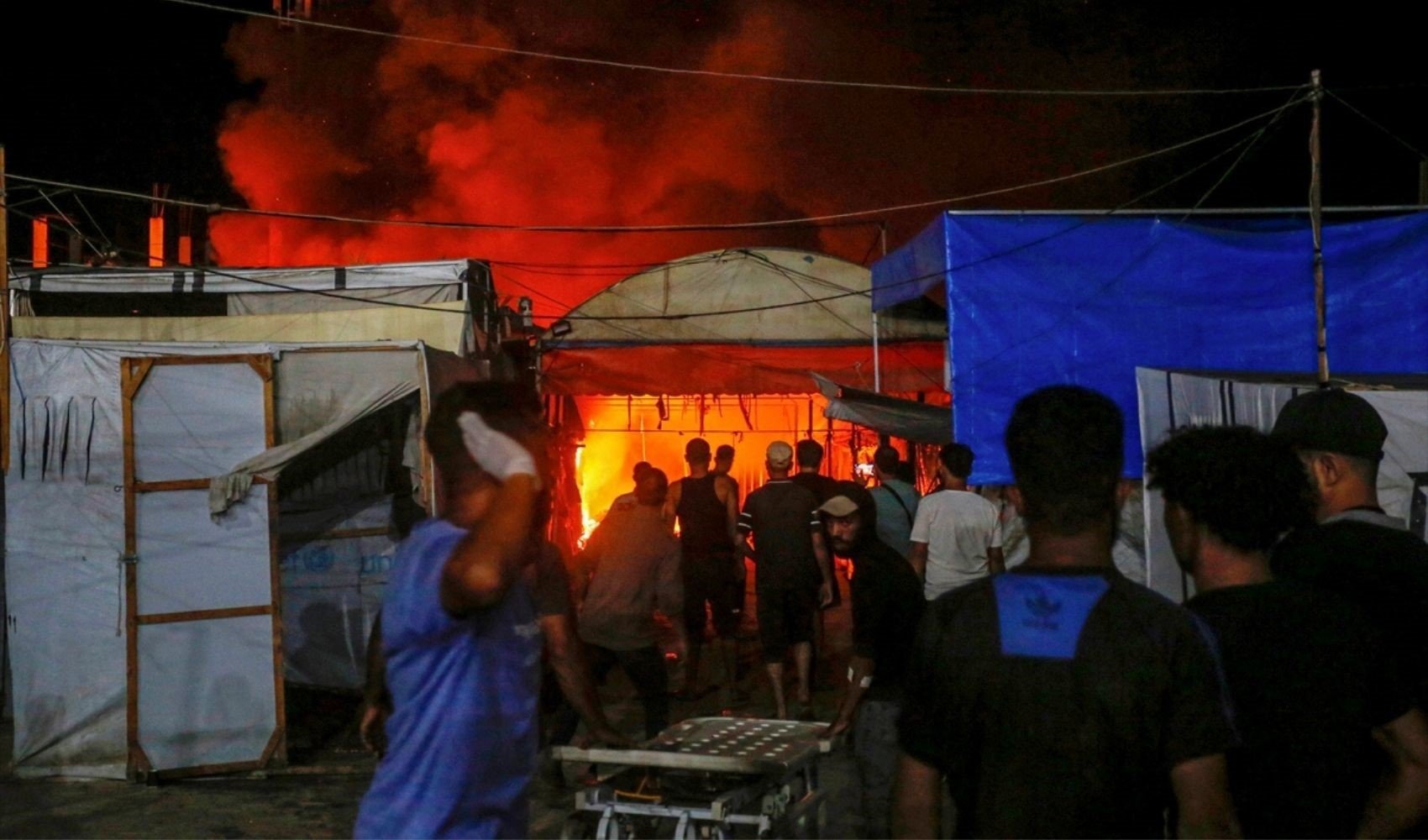 İsrail, Filistinlilerin çadırlarını bombaladı