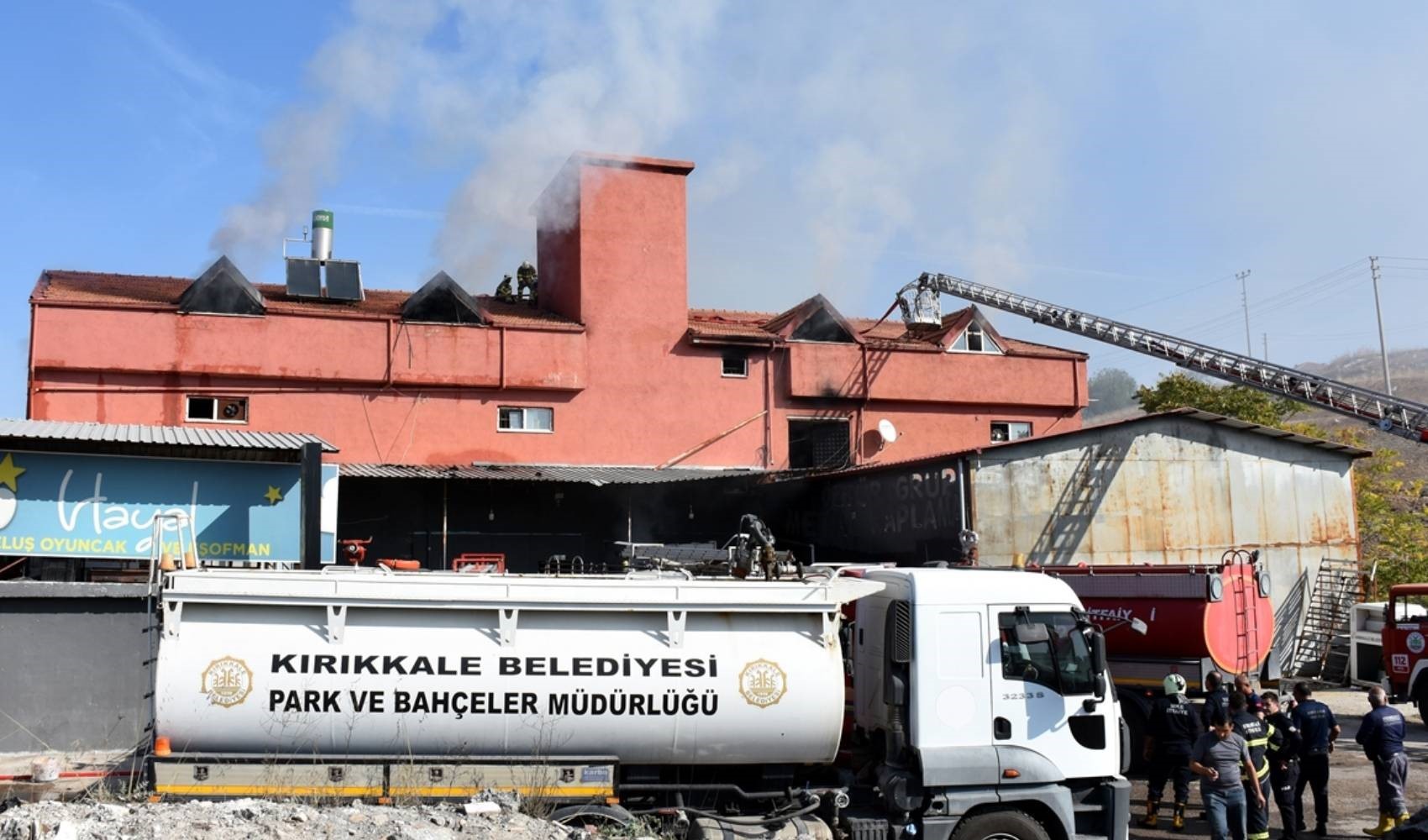 Kırıkkale'de tekstil atölyesinde çıkan yangın söndürüldükten sonra yeniden başladı