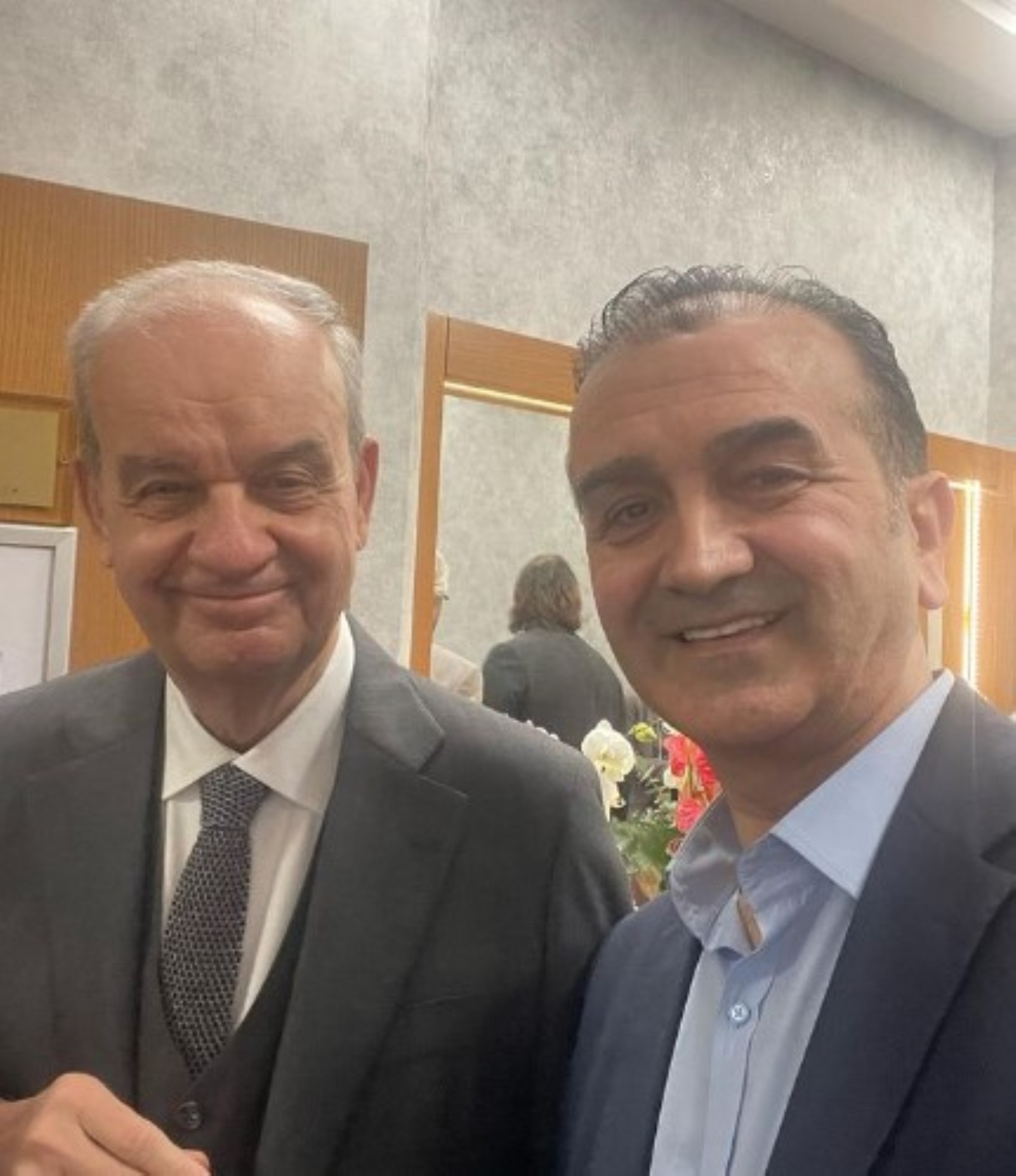 Savcıyı 100 bin dolara vuracağını söyleyen Zengin'in 'iş insanı' kareleri: Neredeyse her siyasiyle fotoğrafı var