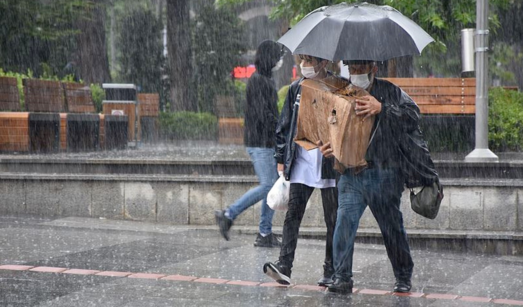 Bu kentlerde yaşayanlar dikkat! Meteoroloji’den gök gürültülü sağanak uyarısı: İşte il il 15 Ekim Salı hava durumu…