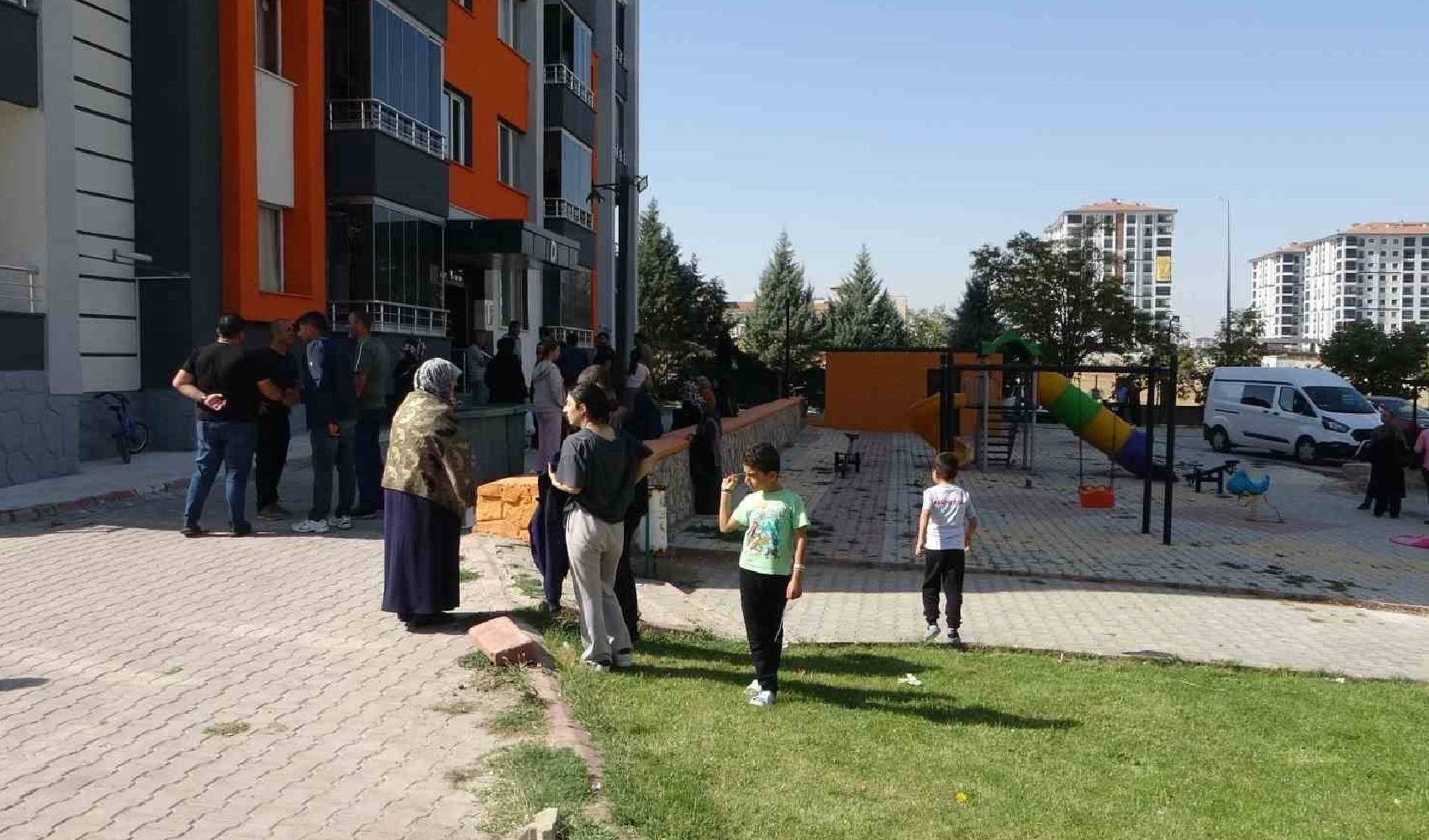 Malatya’da korkutan yangın: Evde yalnız olan 3 çocuğu komşuları kurtardı