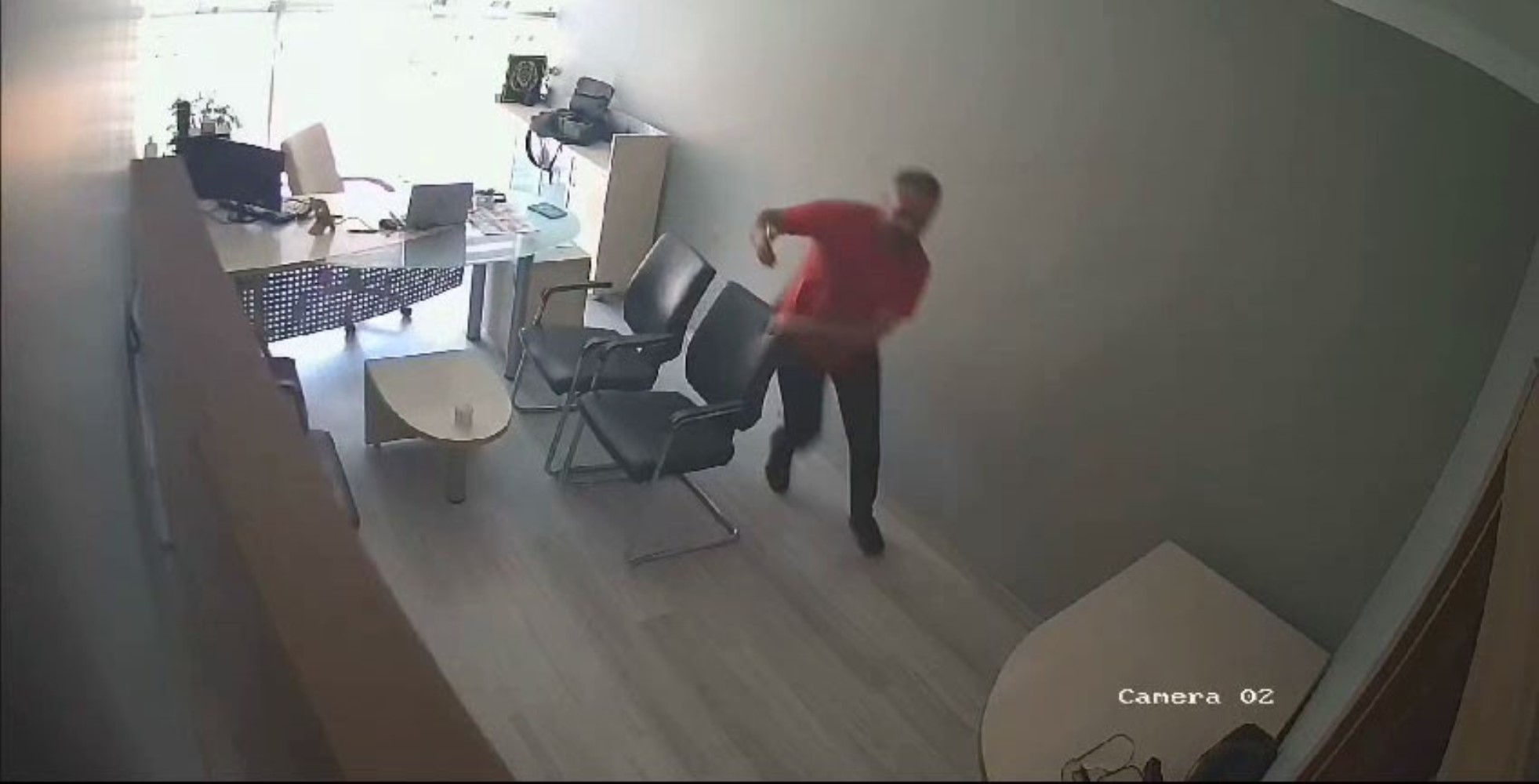 La notifica arrivata sui telefoni pochi minuti prima del terremoto ha scatenato il panico! 'Arrivano una dopo l'altra...'
