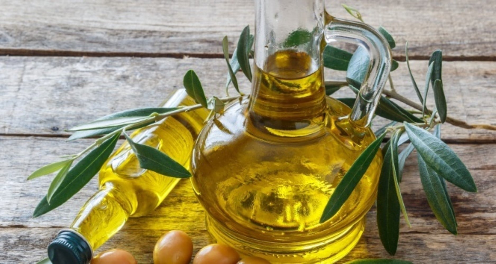 Olio di semi mescolato all'olio d'oliva in 21 marchi: l'azienda che spicca nella lista delle contraffazioni