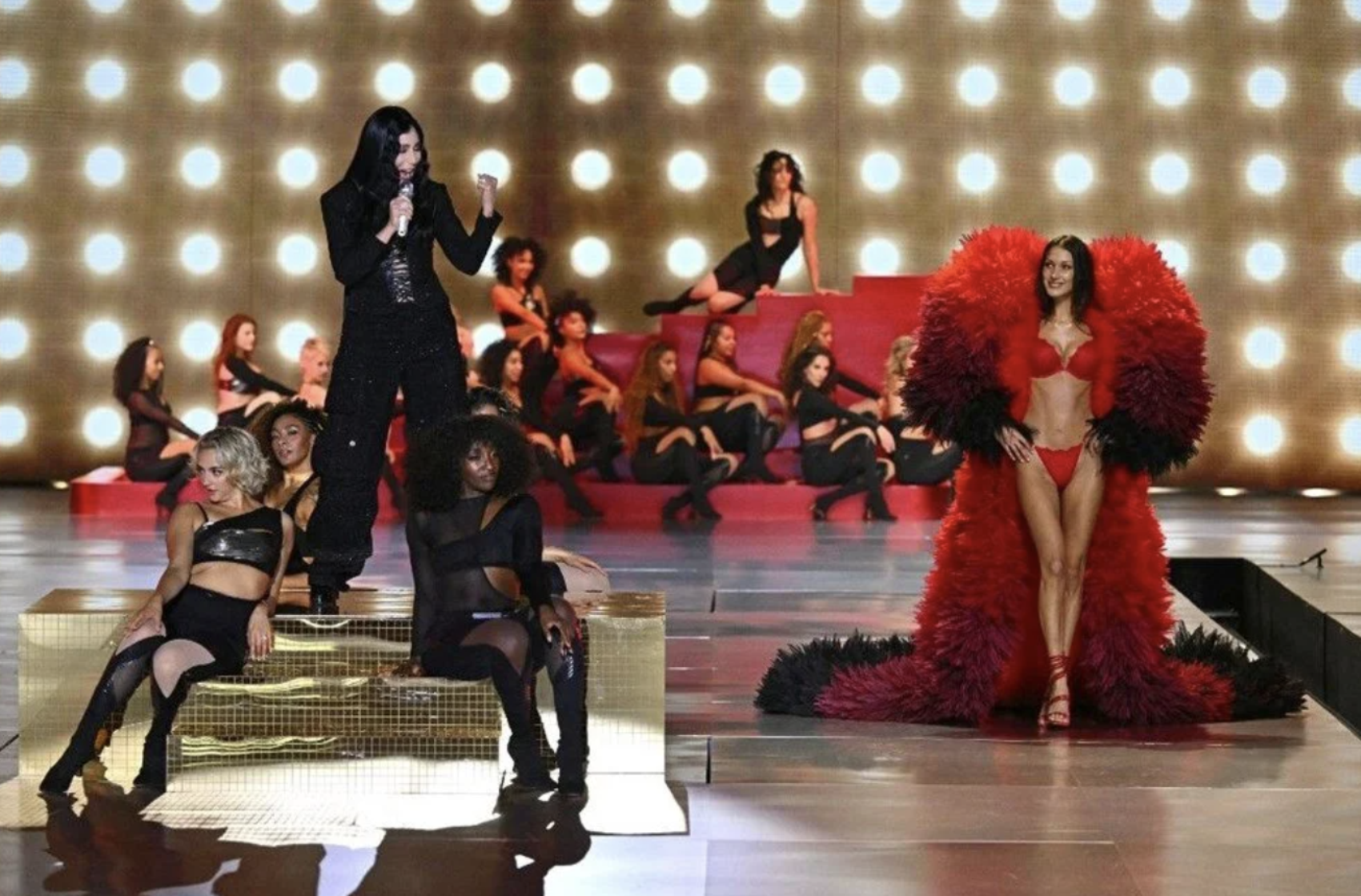 Victoria's Secret defilesi 6 yıl sonra geri döndü