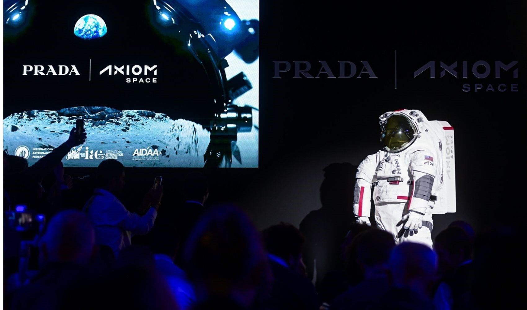 NASA, Prada imzalı yeni uzay kıyafetini tanıttı