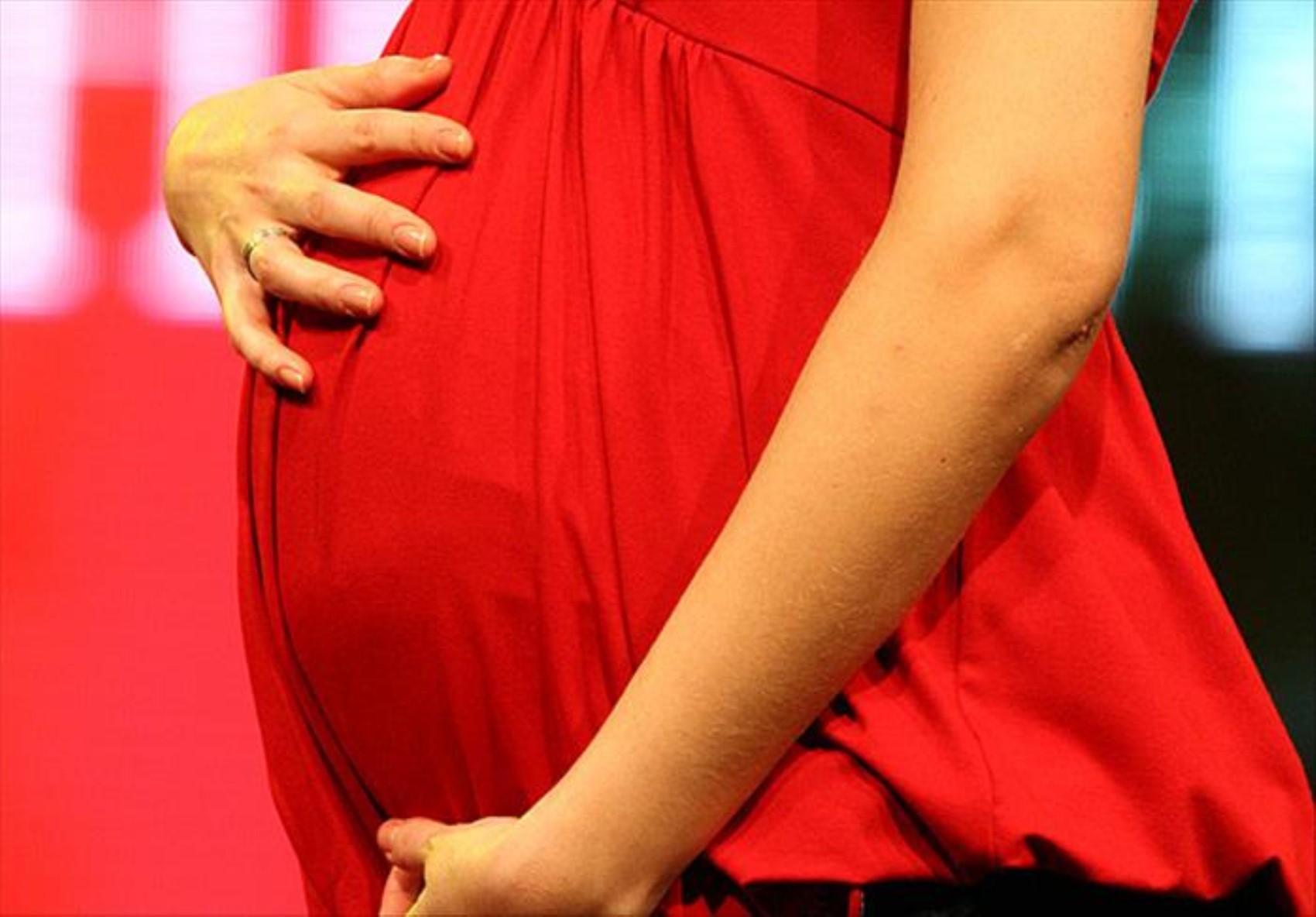 La maternità surrogata sarà considerata un 'reato universale'