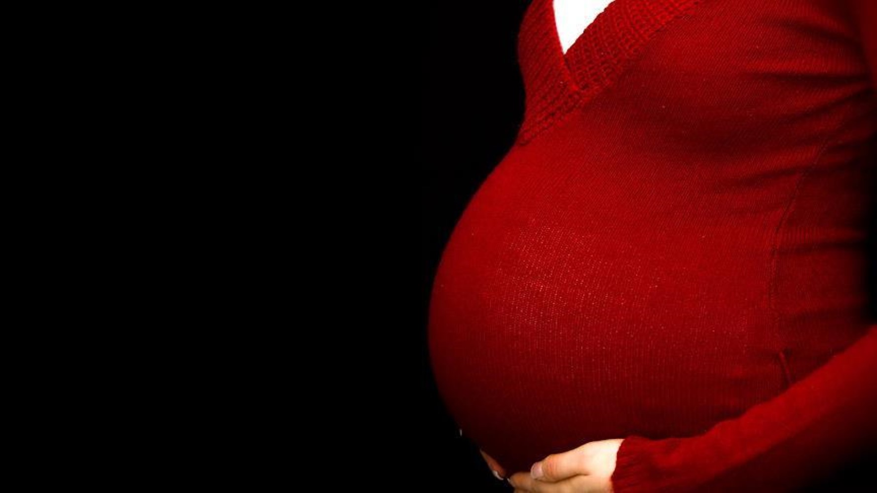 La maternità surrogata sarà considerata un 'reato universale'