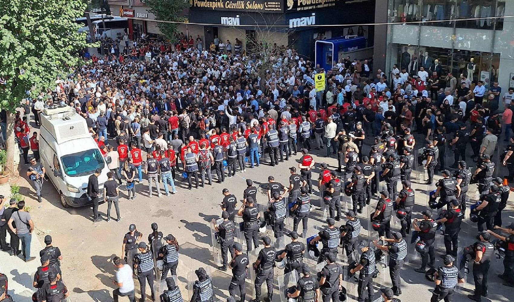 DEM Parti’nin Diyarbakır’daki ‘yasaklı mitingi’ sonrası 15 kişi daha gözaltına alındı