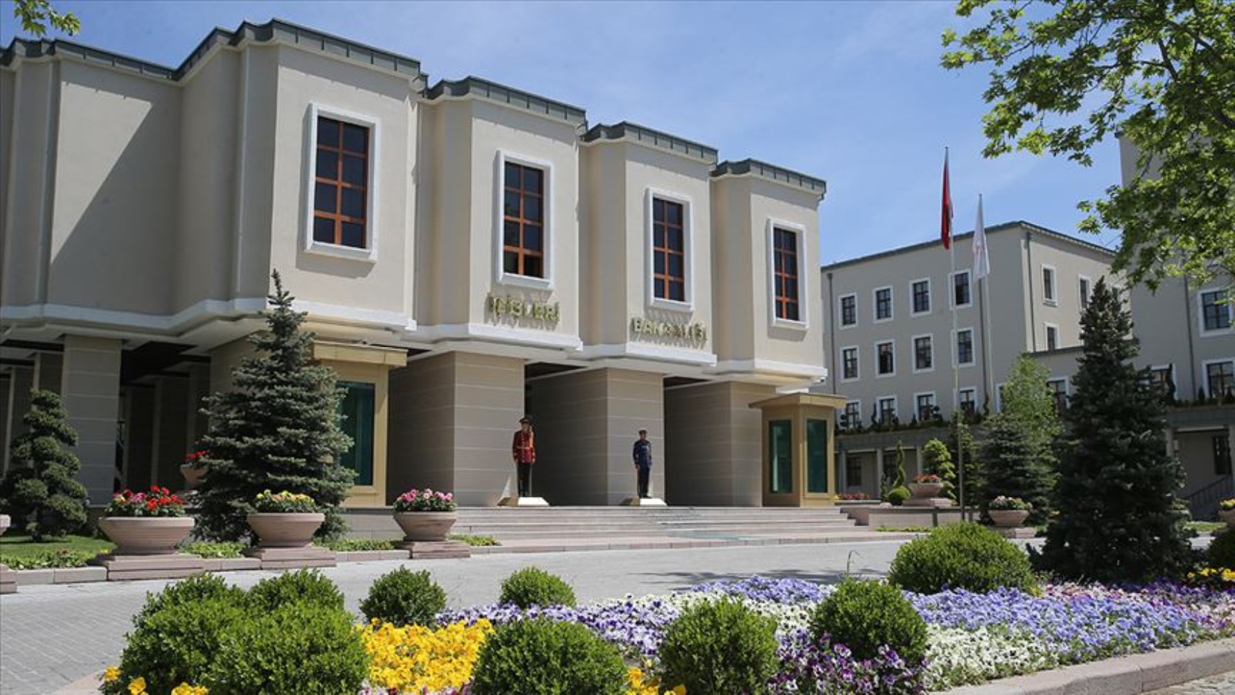Kamuya 13 bin 208 personel alımı başlıyor: Hangi bakanlık kaç kişi alacak?