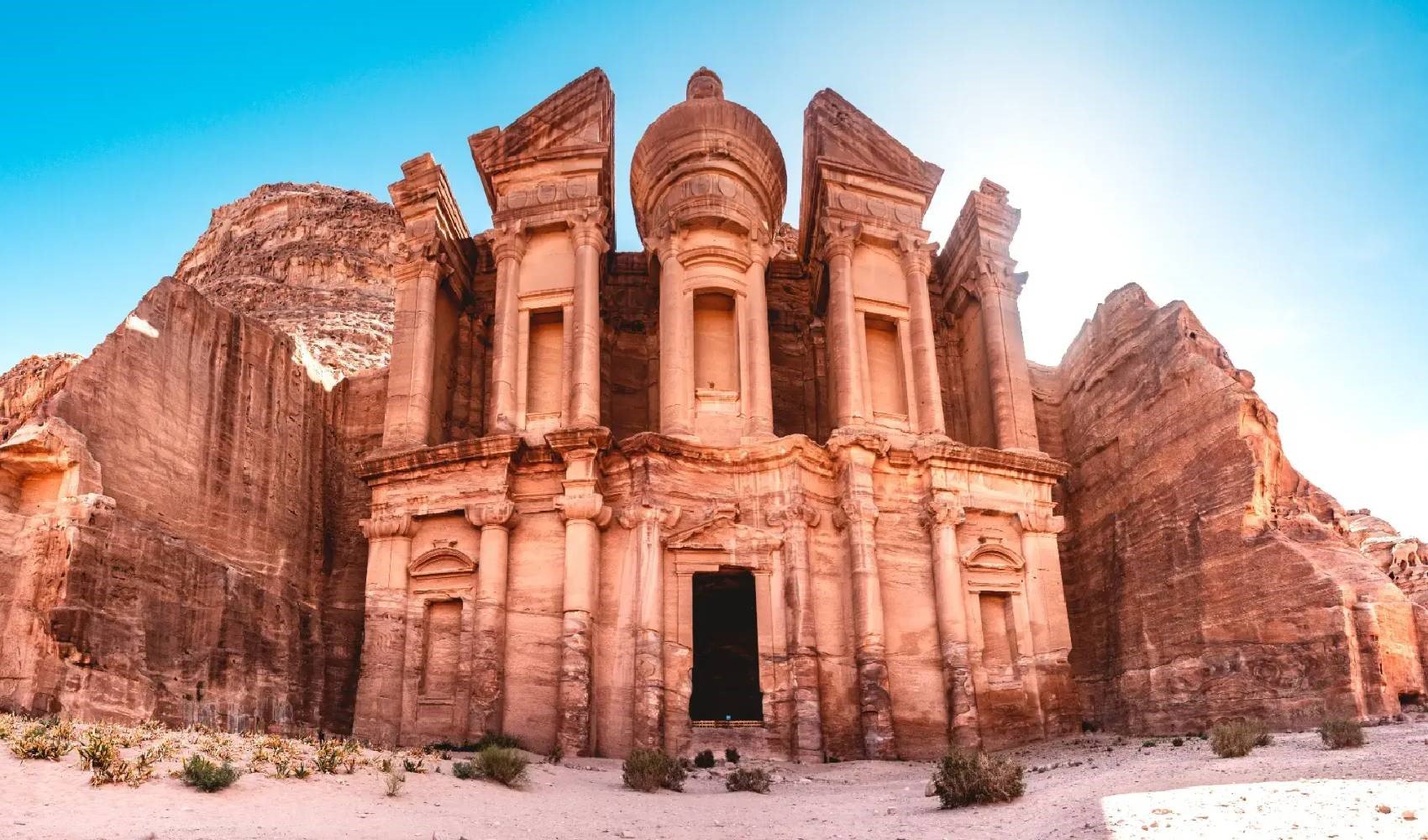 Petra'da gizli mezarlar bulundu