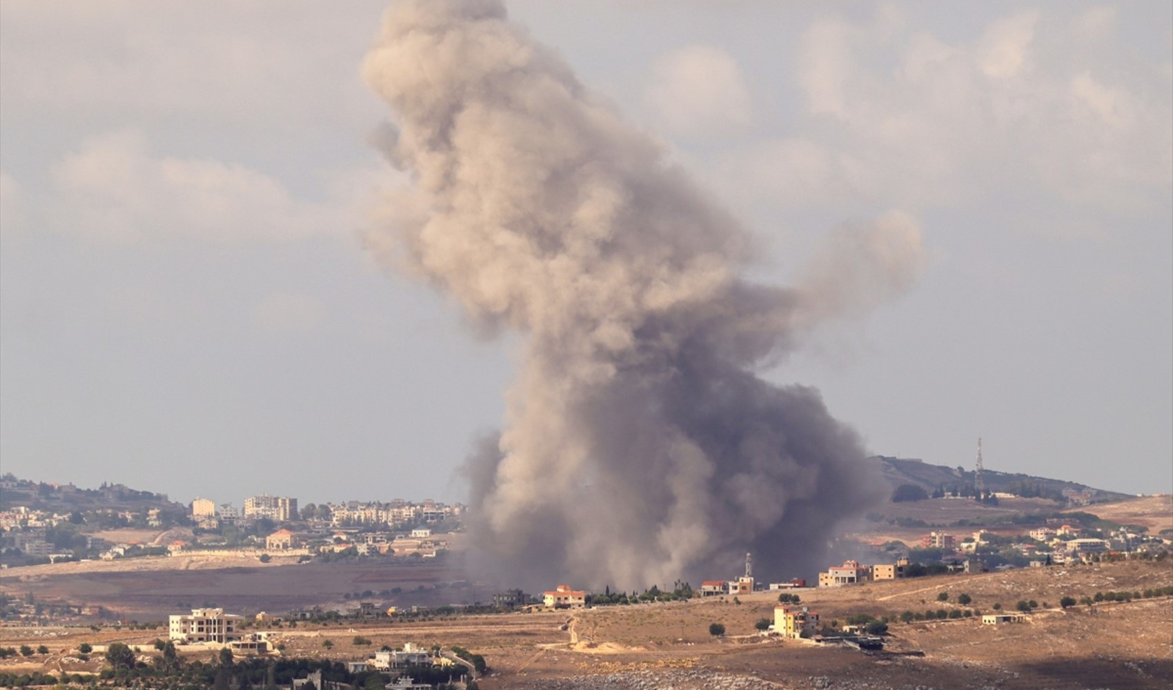 Israele colpisce una scuola dove si rifugiavano i palestinesi sfollati: 22 morti