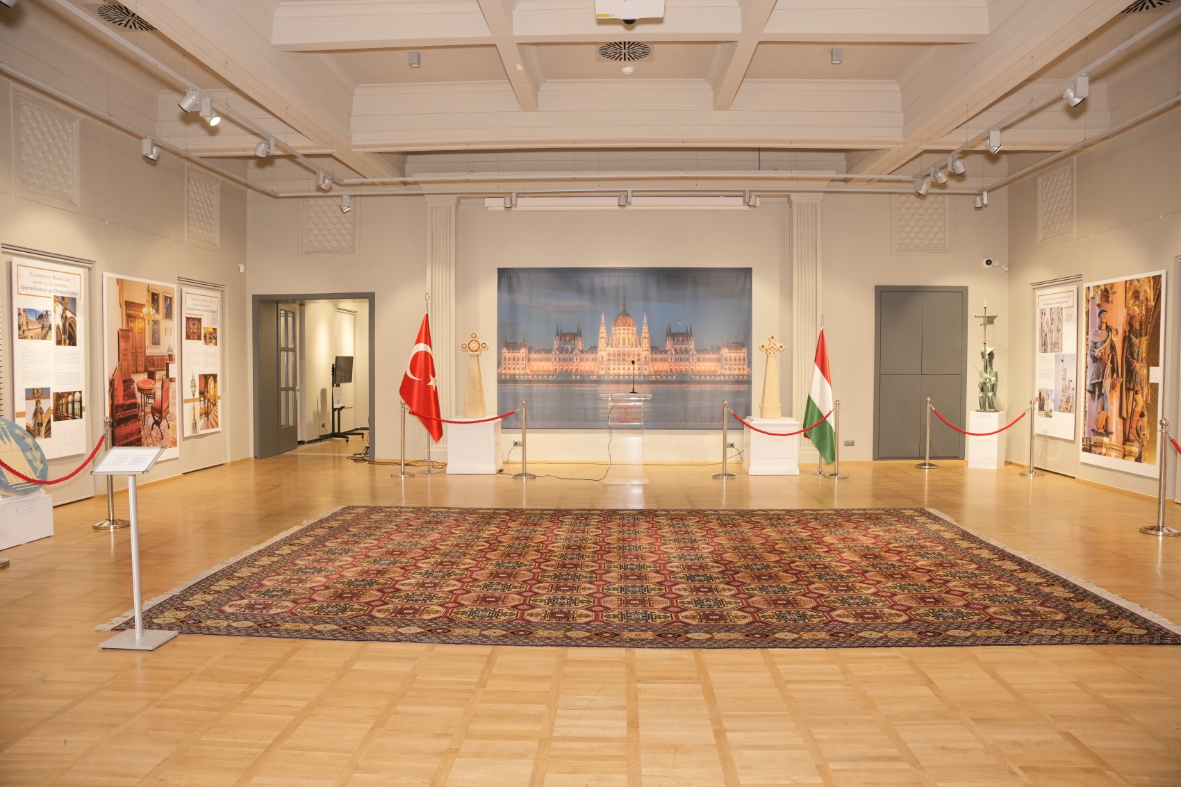 Il celebre parlamento ungherese arriva a Istanbul