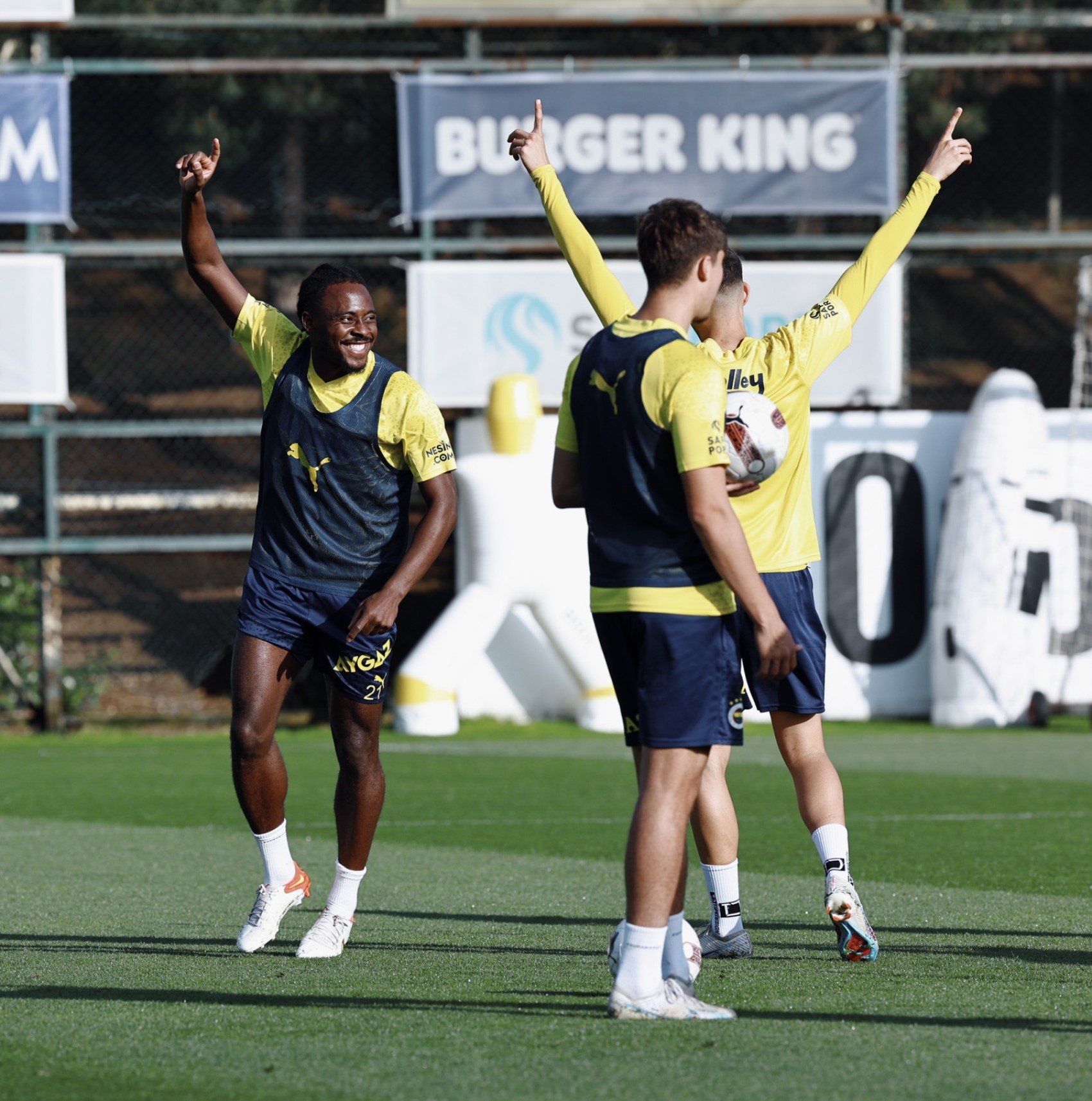 Fenerbahçe'nin İrfan Can Kahveci ve Osayi'ye teklifi ortaya çıktı