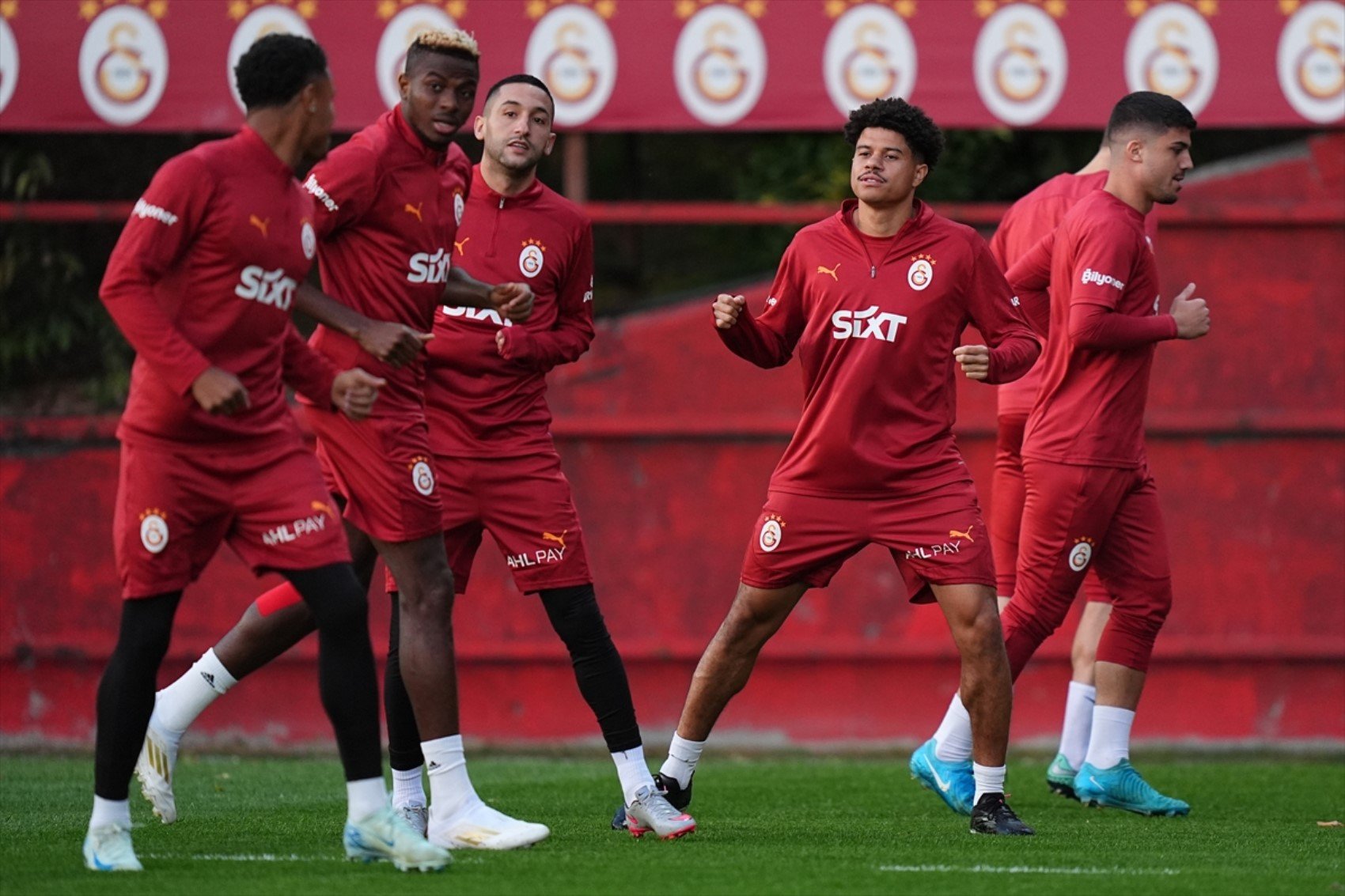 Galatasaray'ın Antalyaspor kamp kadrosu açıklandı