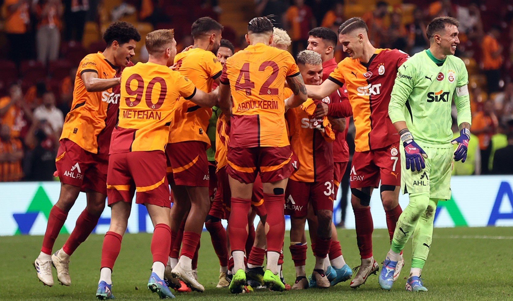 Galatasaray, Fenerbahçe'nin rekorunu kırabilir