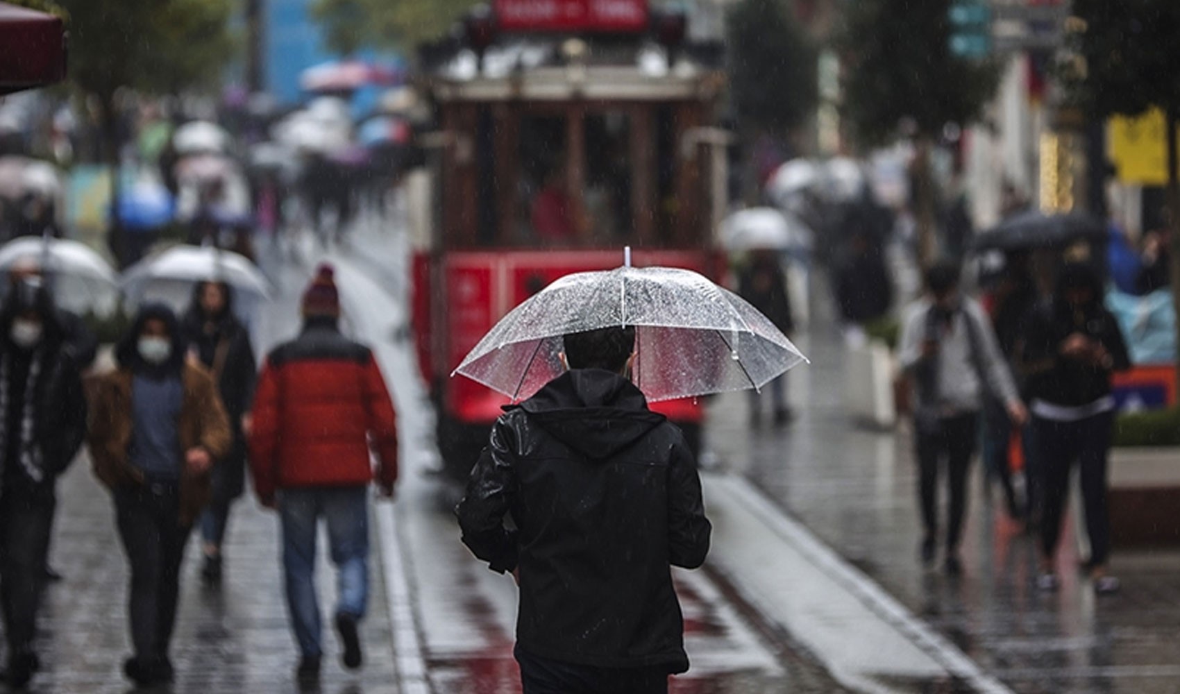 Meteoroloji 7 ili uyardı: Sağanak yağacak, fırtına çıkacak...