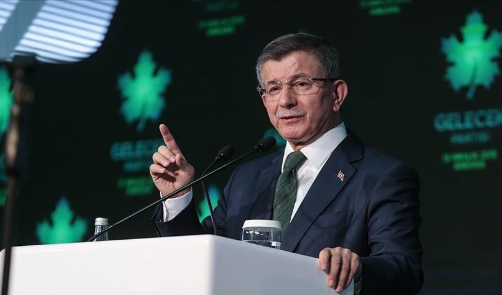 Davutoğlu'ndan Lübnan açıklaması: 'Görevde olsaydım bugün...'