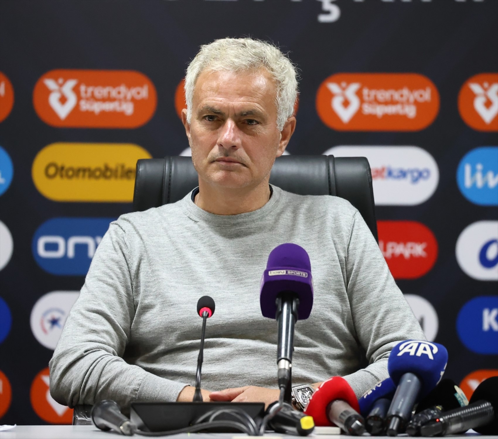 Volkan Demirel Jose Mourinho'yu  yerden yere vurdu: Fenerbahçe 7 kişi savunma yapar mı?