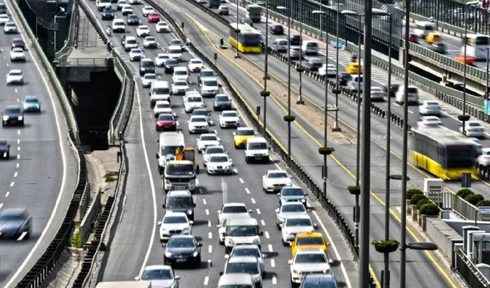 İstanbulluların trafik işkencesi bitmiyor: Trafik yoğunlu yüzde 70'i aştı