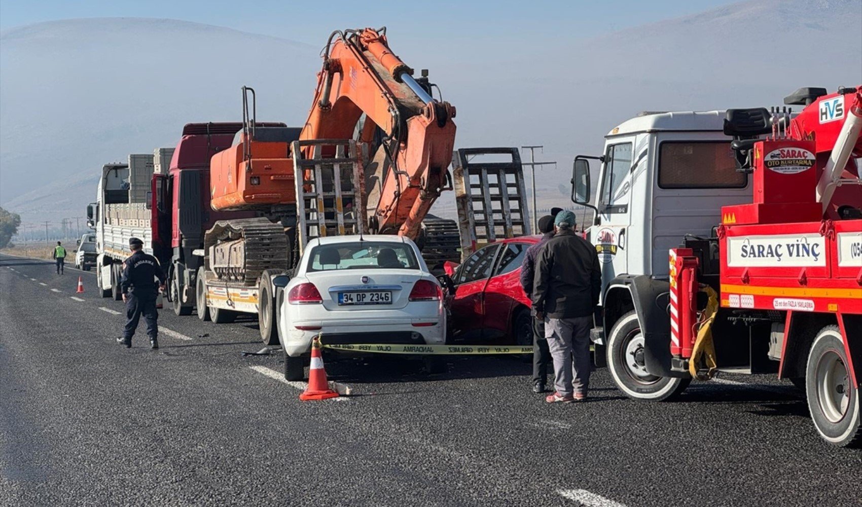 Afyonkarahisar'da zincirleme kaza! Karakol komutanı astsubay öldü, 15 kişi yaralandı