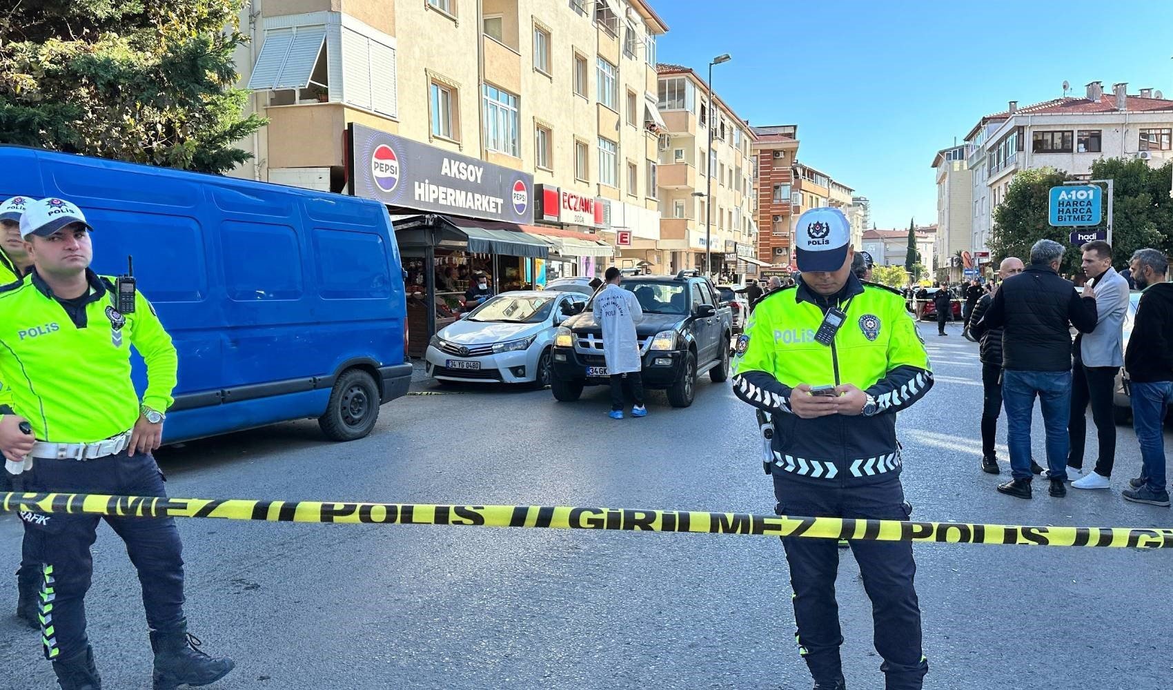 Üsküdar'da polise çekiçli saldırı! 1'i polis 3 kişi yaralandı