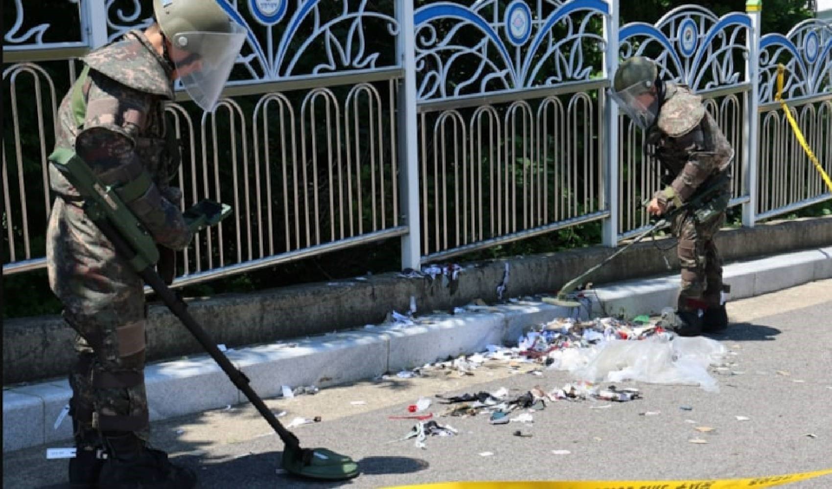 Kuzey Kore, Güney Kore’ye balonla çöp gönderdi!