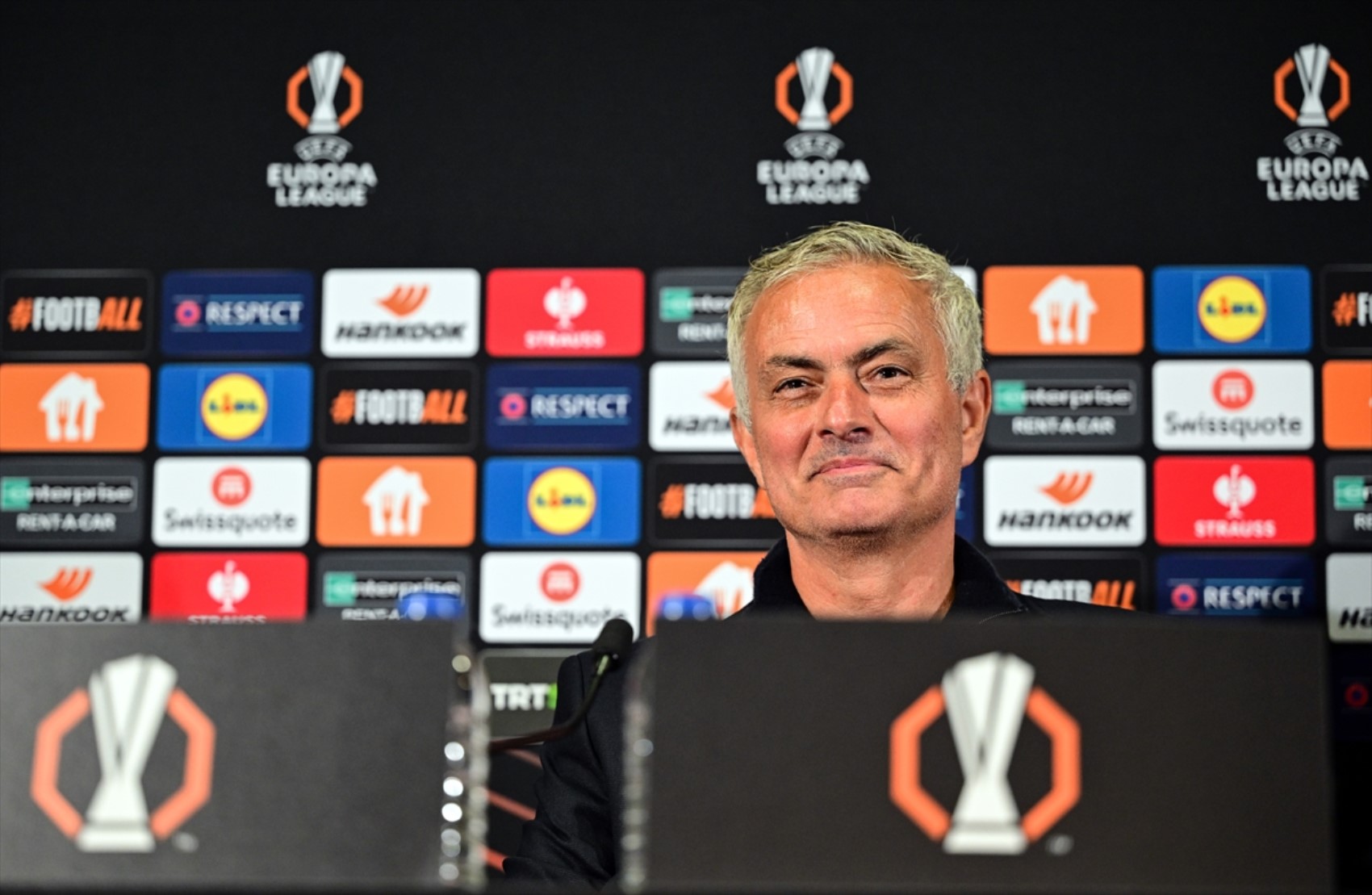 İngiltere'de manşetlerde Jose Mourinho var