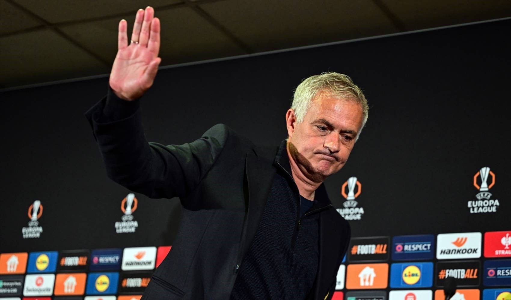 İngiltere'de manşetlerde Jose Mourinho var