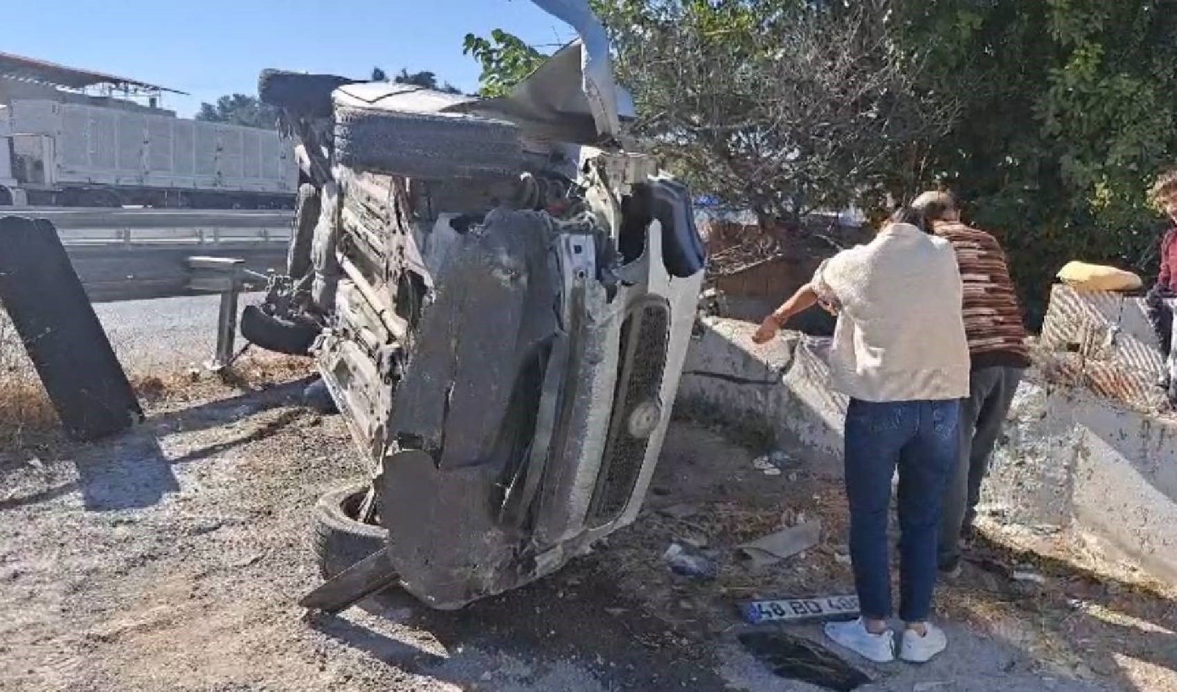 Aydın'da otomobil kazası! Araç yan yattı