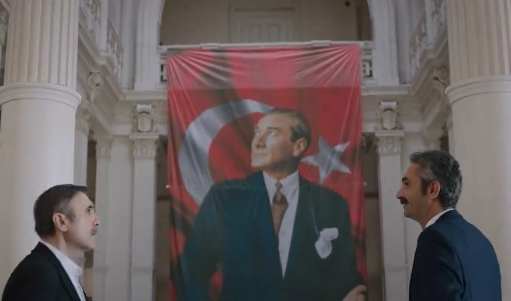 Kızılcık Şerbeti’nde Atatürk ve bayrak mesajı