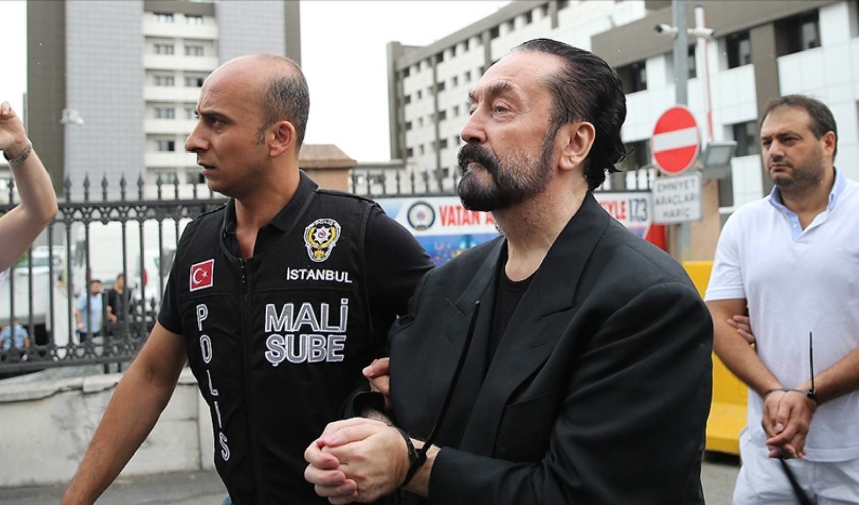 8 bin 463 yıl hapsi istenmişti: Adnan Oktar'ın mal varlığı Hazine'ye devredildi